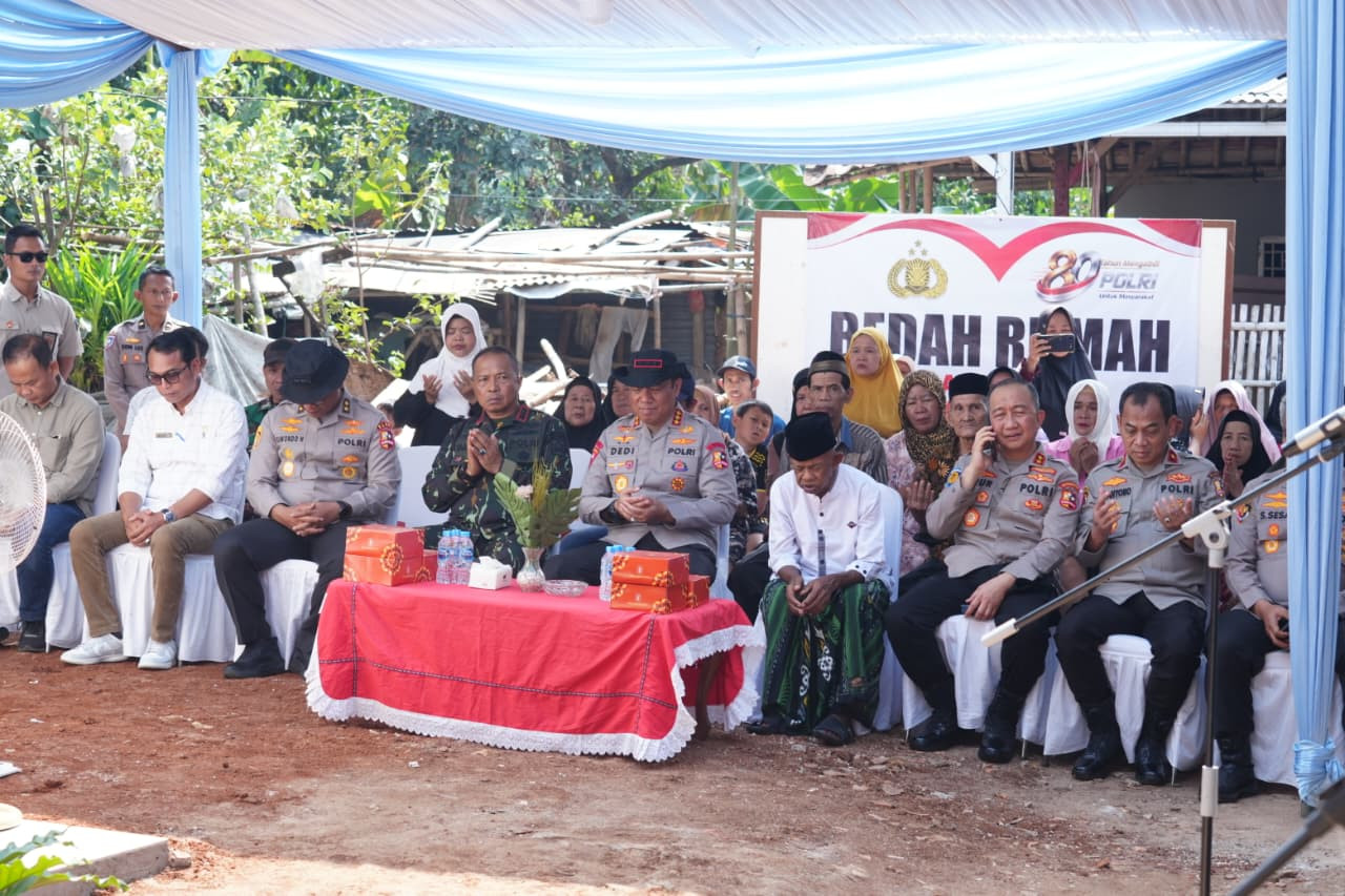 Sambut Hari Bhayangkara ke-80, Polri Bedah 80 Rumah Layak Huni, Bapak Usin (85) Kini Miliki Rumah Baru Berpanel Surya