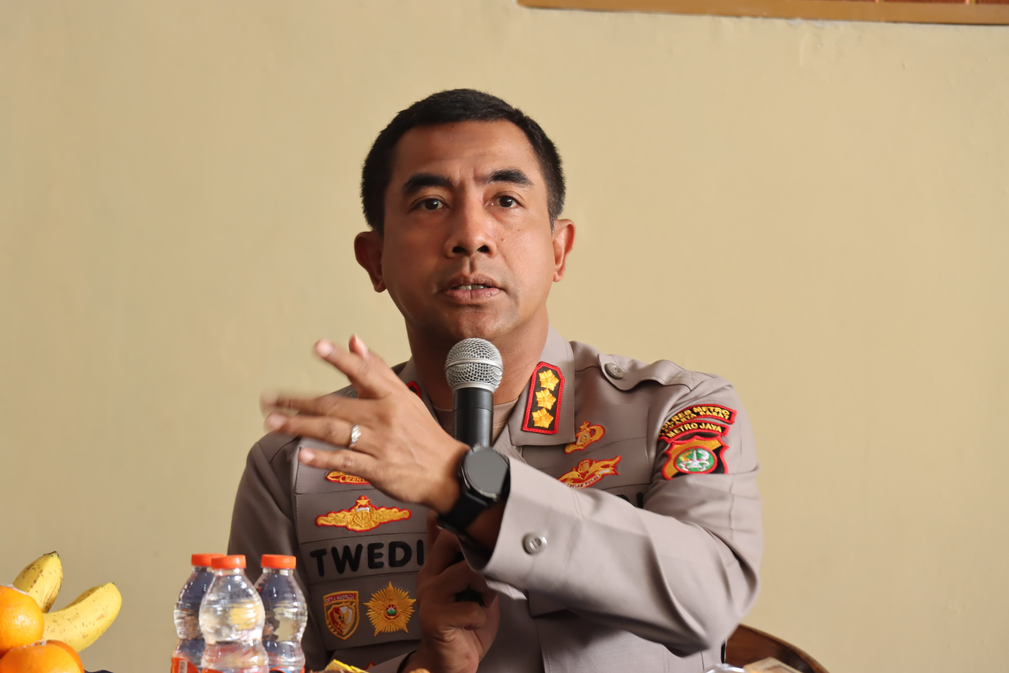 Dekatkan Diri ke Masyarakat, Kapolres Jakbar Gelar Dialog Bersama Warga Sukabumi Utara