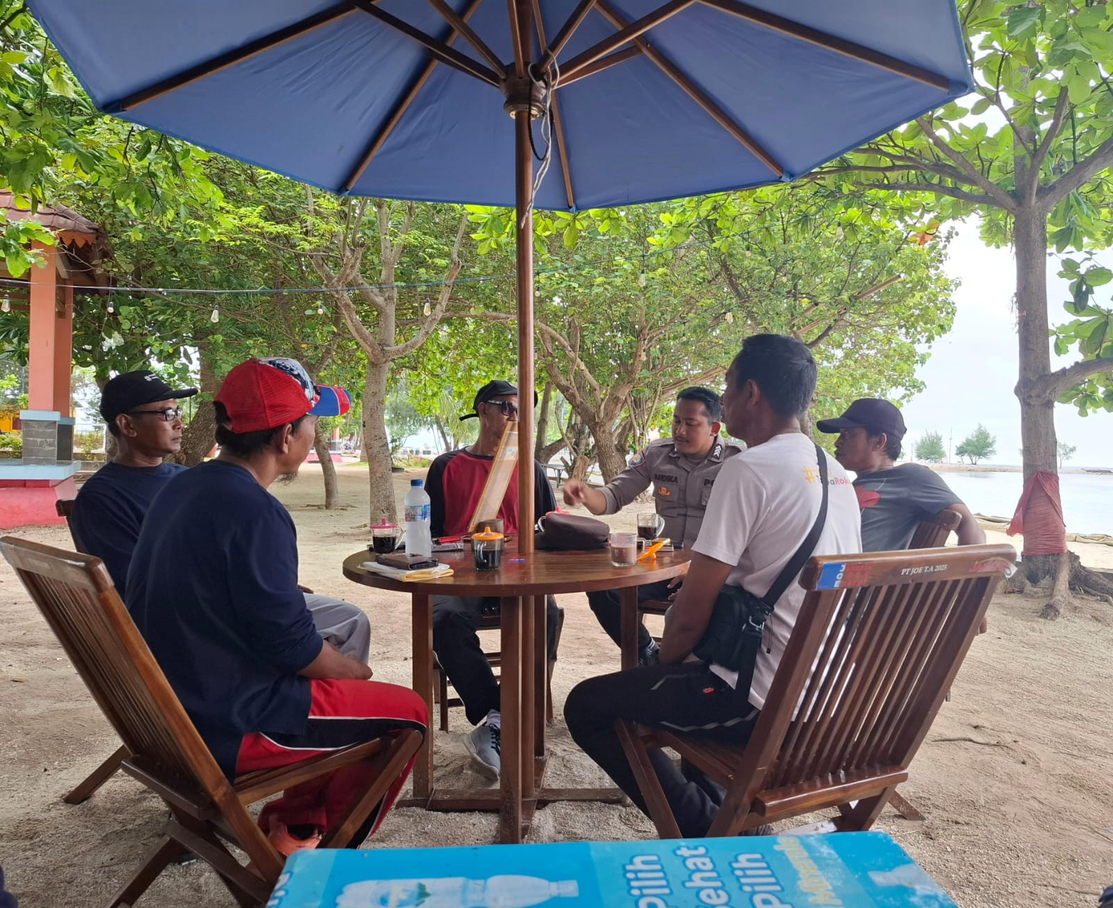 Bhabinkamtibmas Pulau Tidung Sambangi Warga, Sosialisasikan Layanan Polri 110 Gratis 24 Jam