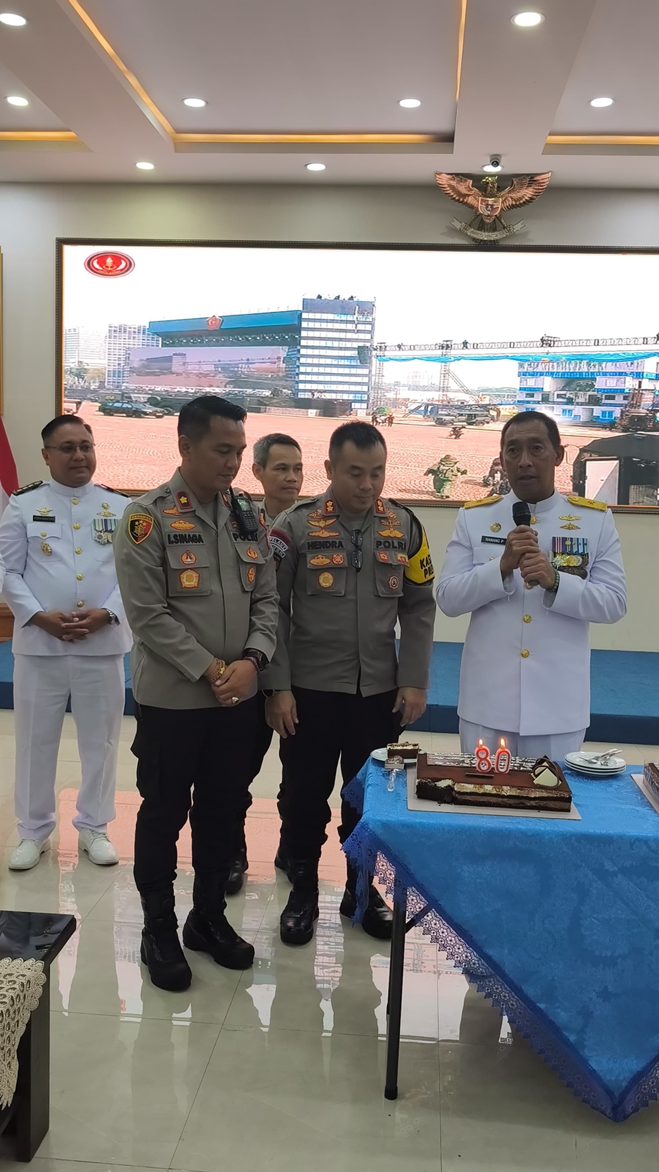 Kapolsek Pademangan Gelar Surprise Party Ucapan HUT TNI ke-80 di Mako Pushidrosal Ancol