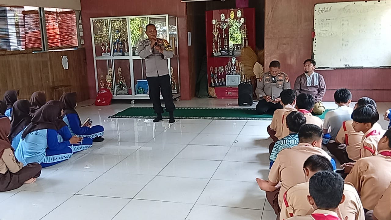 Polsek Pademangan Gelar Police Go To School, Edukasi Pelajar Jaga Kamtibmas dan Disiplin Diri