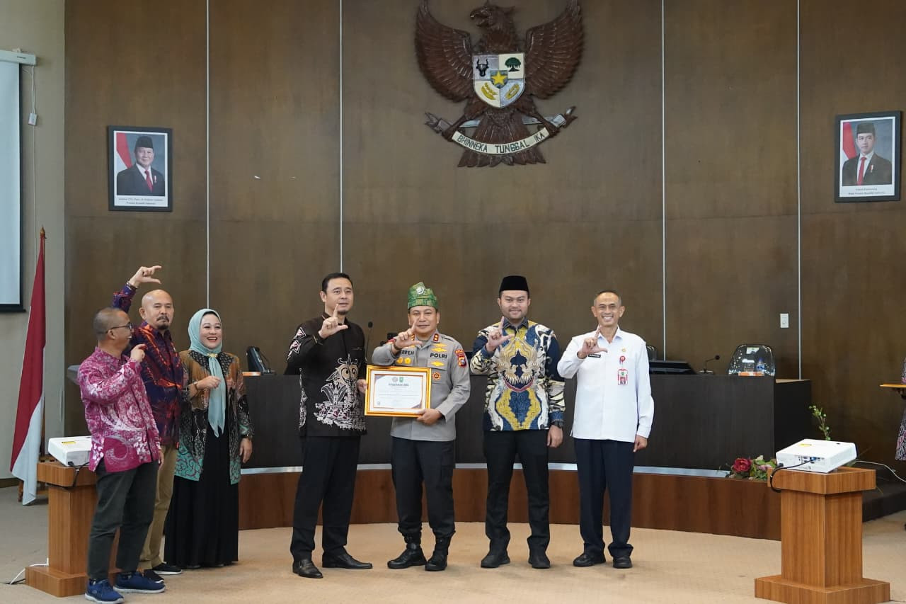 Polda Riau Raih Dua Penghargaan Keterbukaan Informasi Publik, Kapolda: Kado Istimewa Hari Bhayangkara ke-80