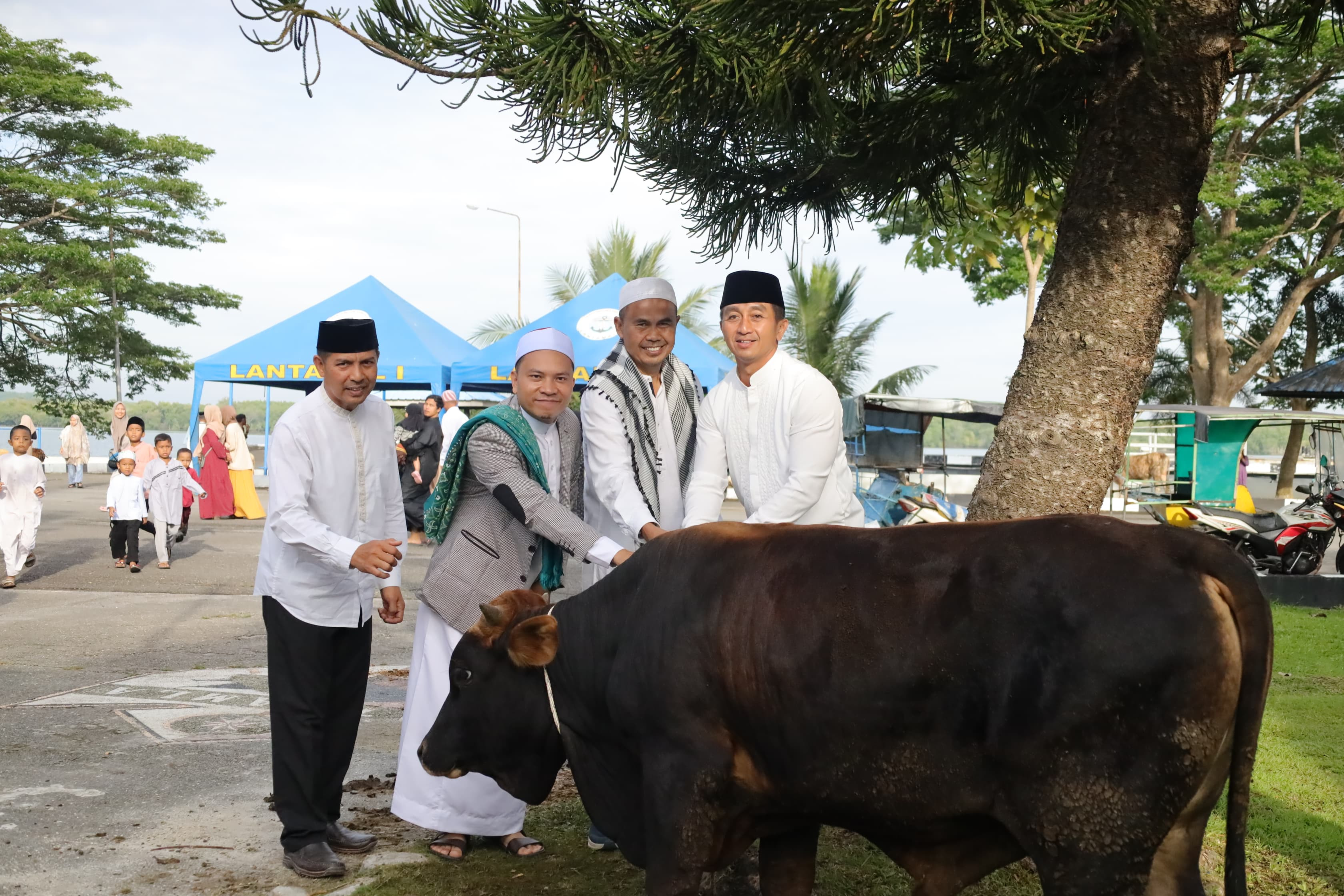 Lantamal I Laksanakan Sholat Idul Adha 1446 H dan Pemotongan Hewan Qurban