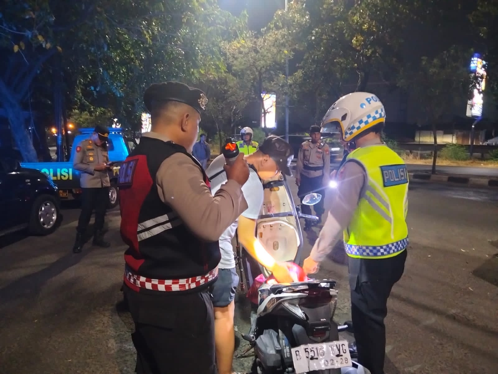 Jaga Jakarta On The Spot : Polsek Bekasi Barat Gelar Razia dan Patroli Antisipasi Kejahatan Jalanan