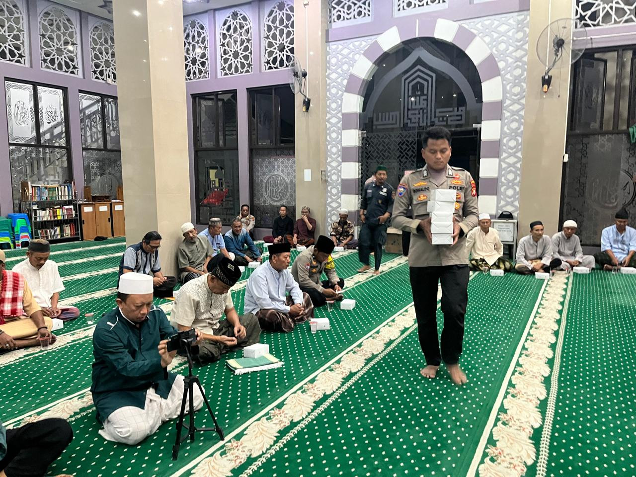 Polda Metro Jaya Gelar Program Satu Jam Mengaji di Masjid Nurul Huda Bekasi