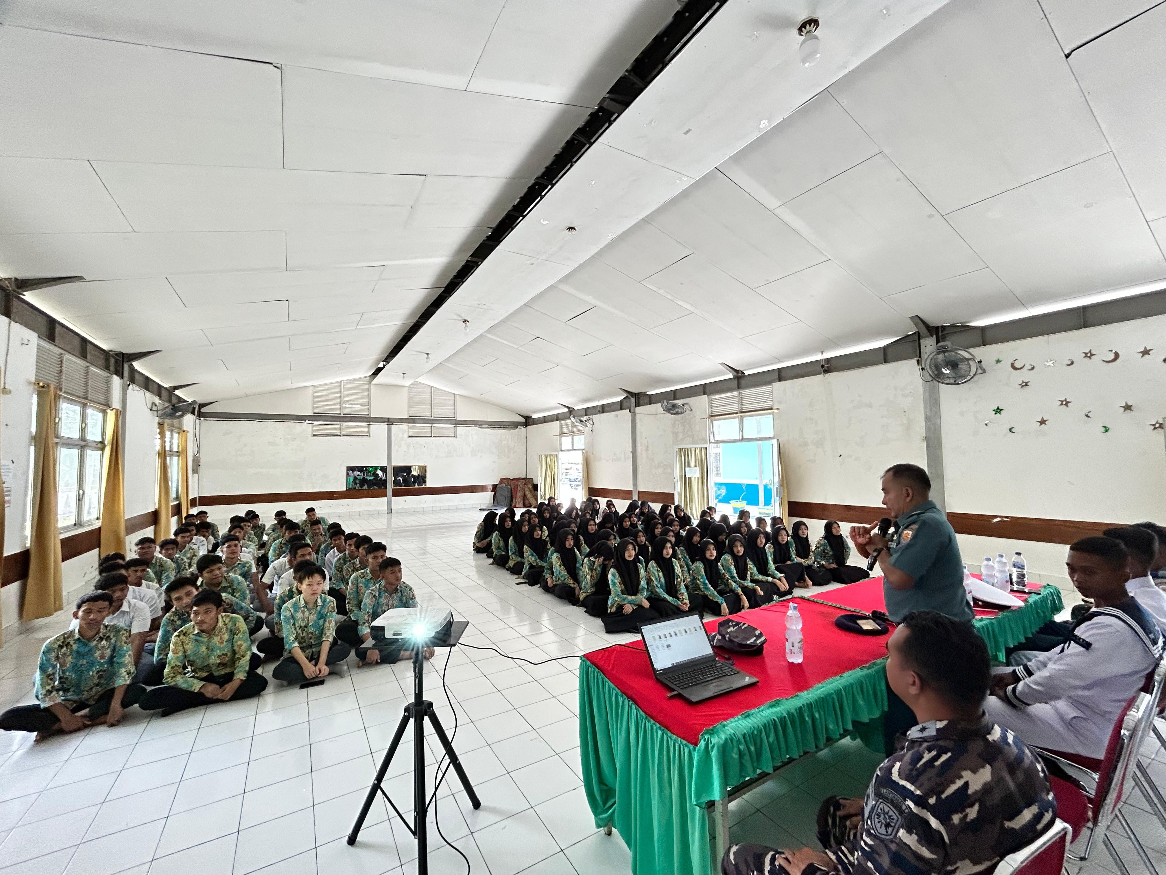 Lanal Simeulue Sosialisasikan Penerimaan Calon Tamtama PK TNI AL Gelombang I Tahun 2025 di SMAN 1 Sinabang