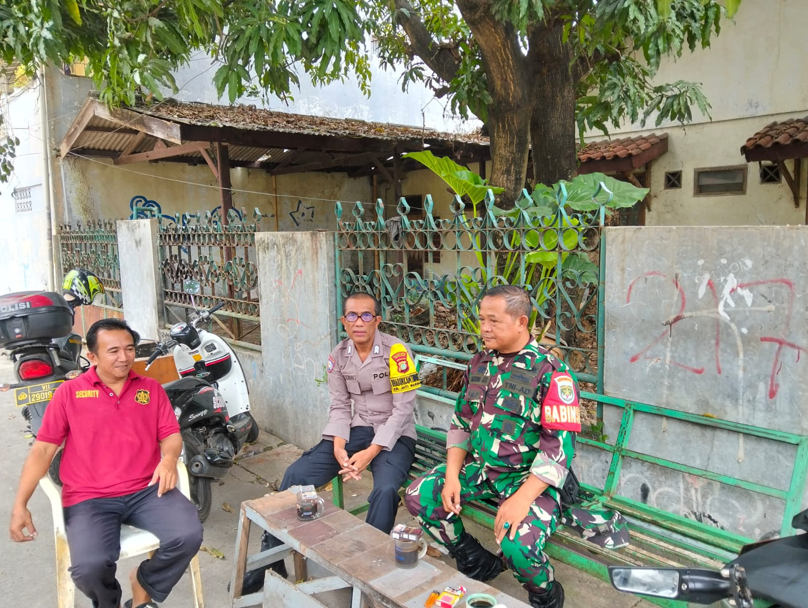 TNI-POLRI Sinergi Jaga Keamanan, Patroli Bersama Sambangi Pos Security Huma Akasia