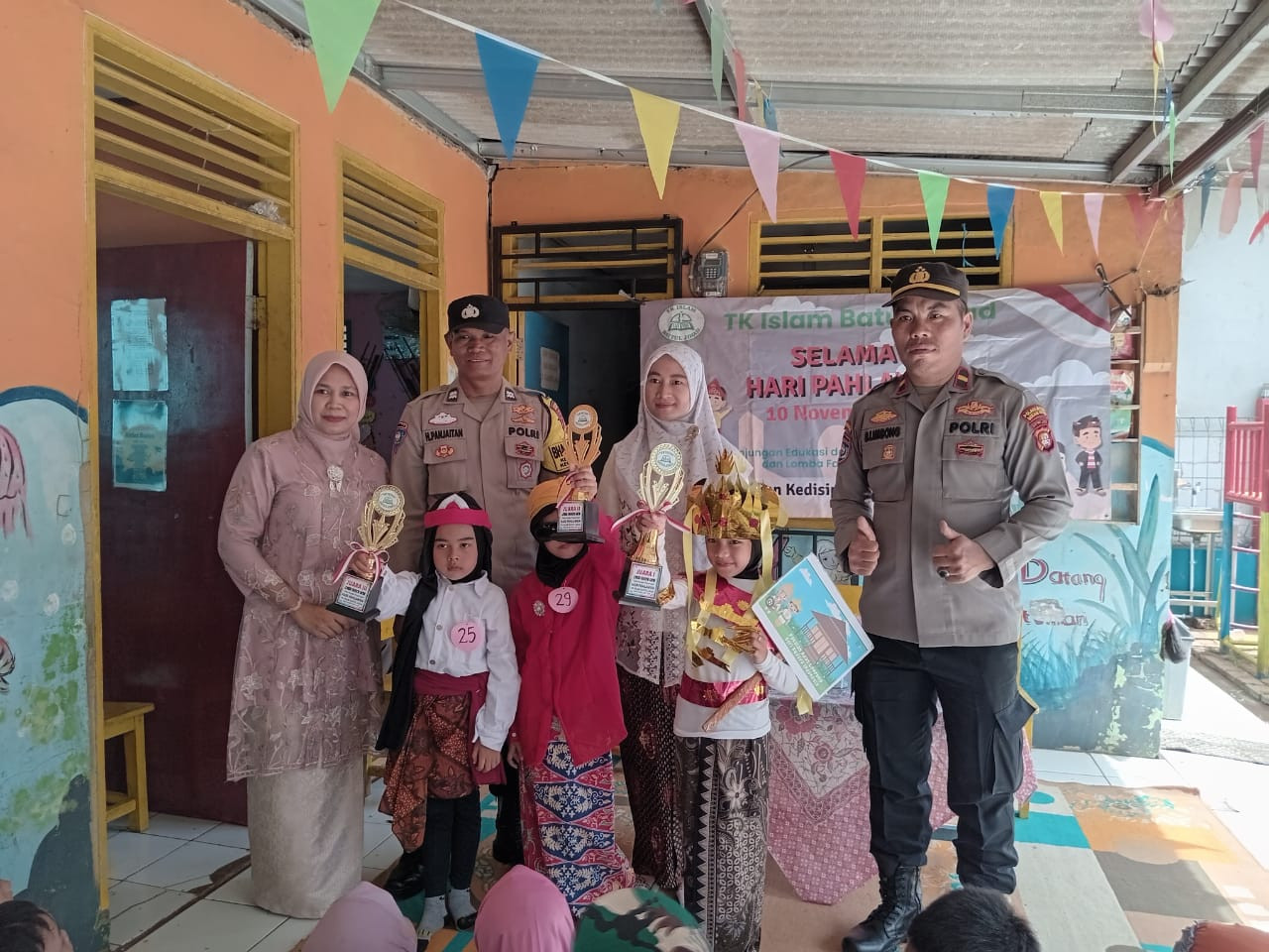 Peringatan Hari Pahlawan di TK: Polsek Jatisampurna Tanamkan Nilai Disiplin Sejak Dini di TK Islam Baitul Jihad