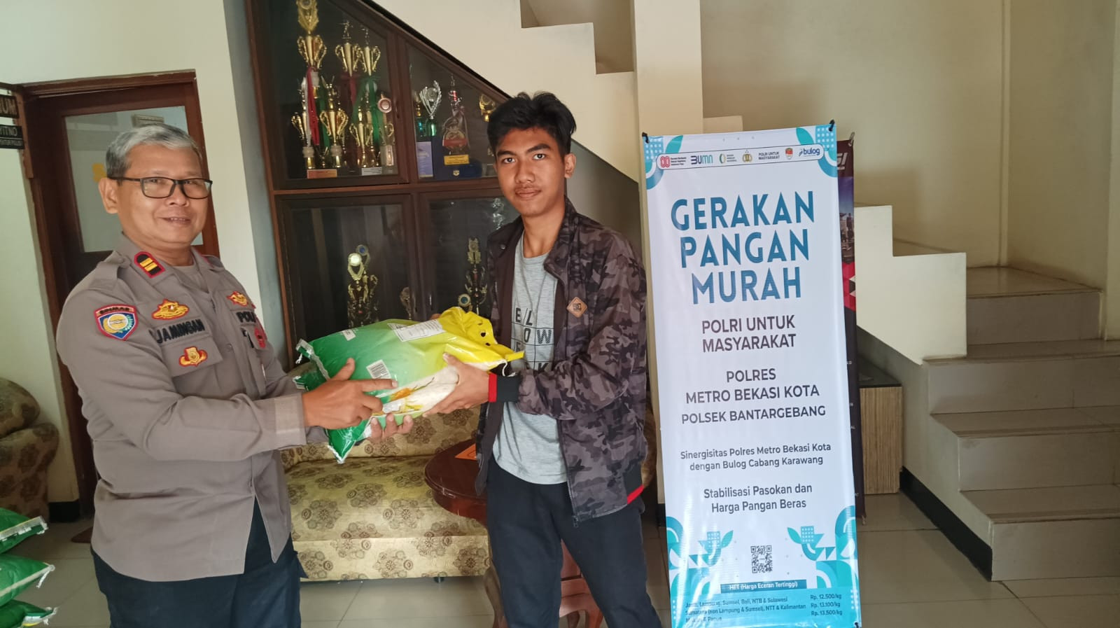 Polres Metro Bekasi Kota Gelar Gerakan Pangan Murah, Warga Antusias