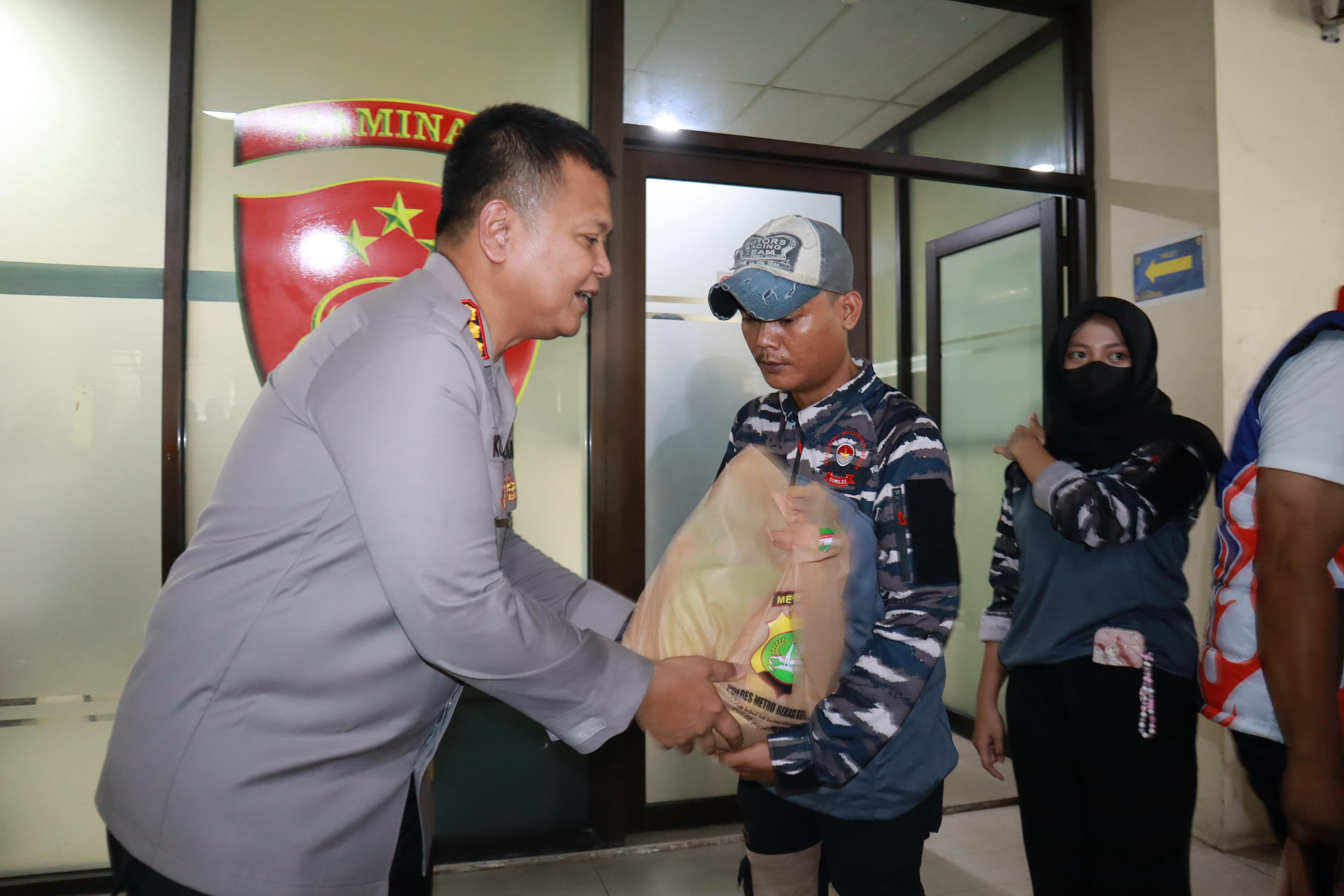 Jumat Berkah Polres Metro Bekasi Kota, Kolaborasi Ojol dan Ormas Perkuat Kamtibmas