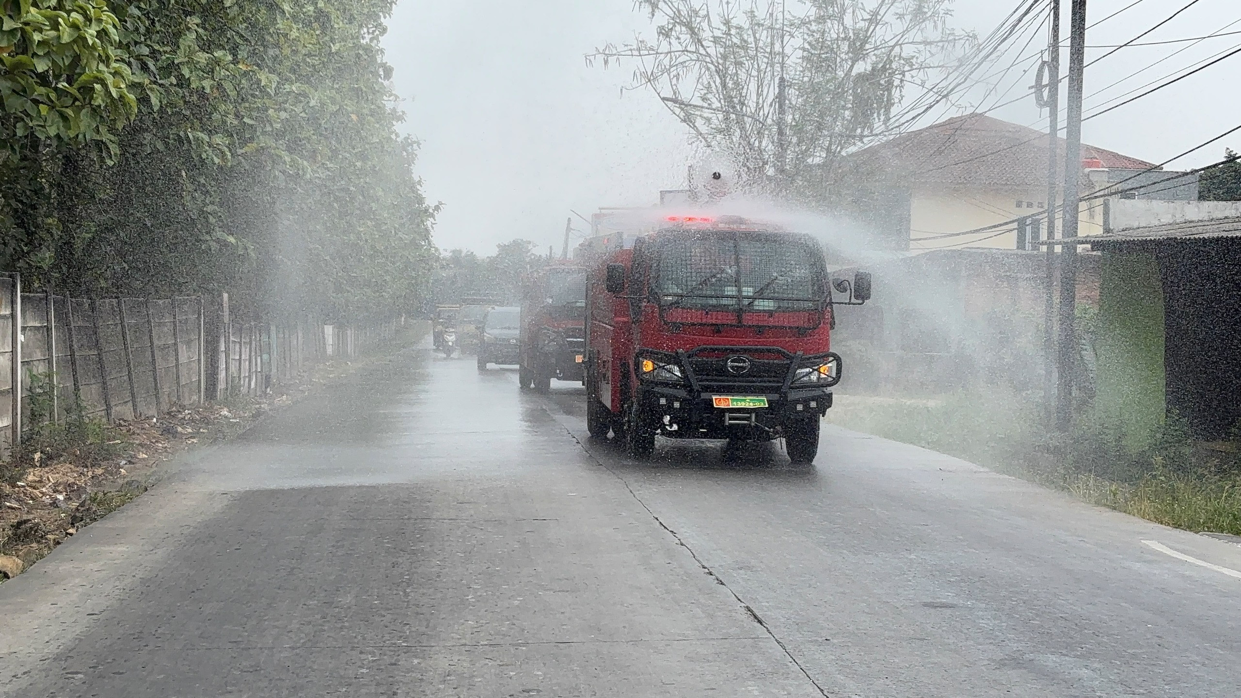 Kodam Jaya Kerahkan 147 Water Tank Bersihkan Debu Vulkanik di Sejumlah Wilayah