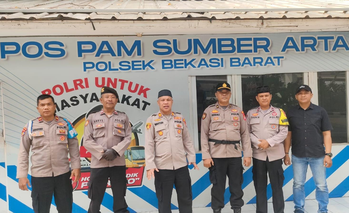 Minimalisir Pergerakan Massa Aksi, Polsek Bekasi Barat Gelar Pelayanan di Pos Pam Sumber Arta Kalimalang