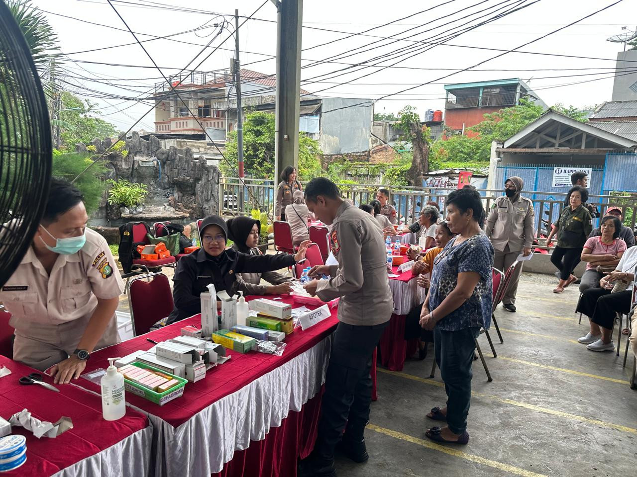 Polda Metro Jaya Gelar Bhakti Kesehatan di Kampung Ambon, Warga Antusias Periksa Kesehatan