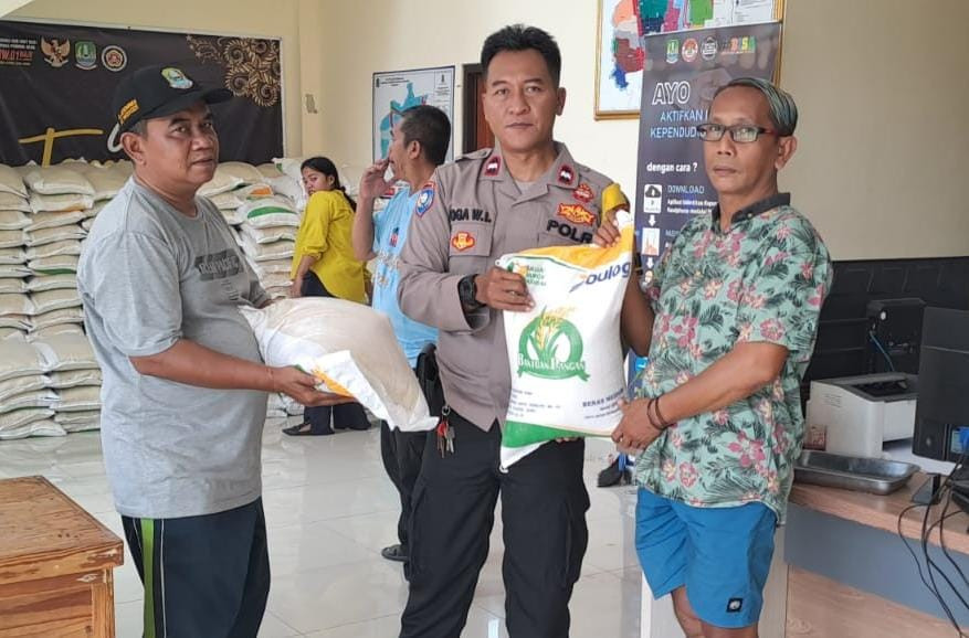 Penyaluran Bantuan Pangan Beras Kelurahan Jaticempaka