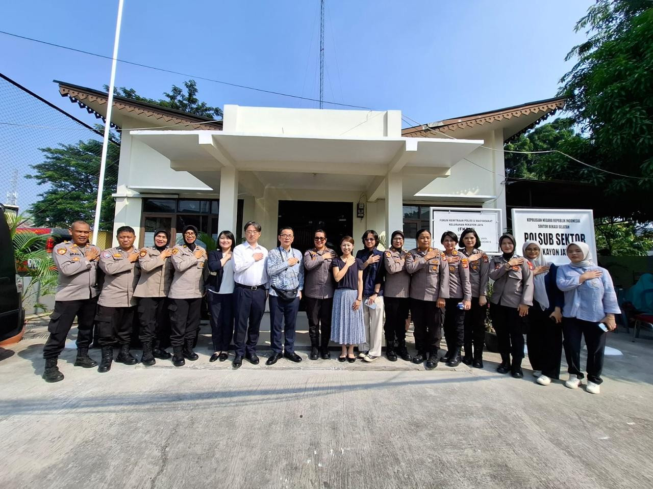 Kunjungan Polisi Jepang (JICA) ke Polsub Sektor Pekayon, Polres Metro Bekasi Kota