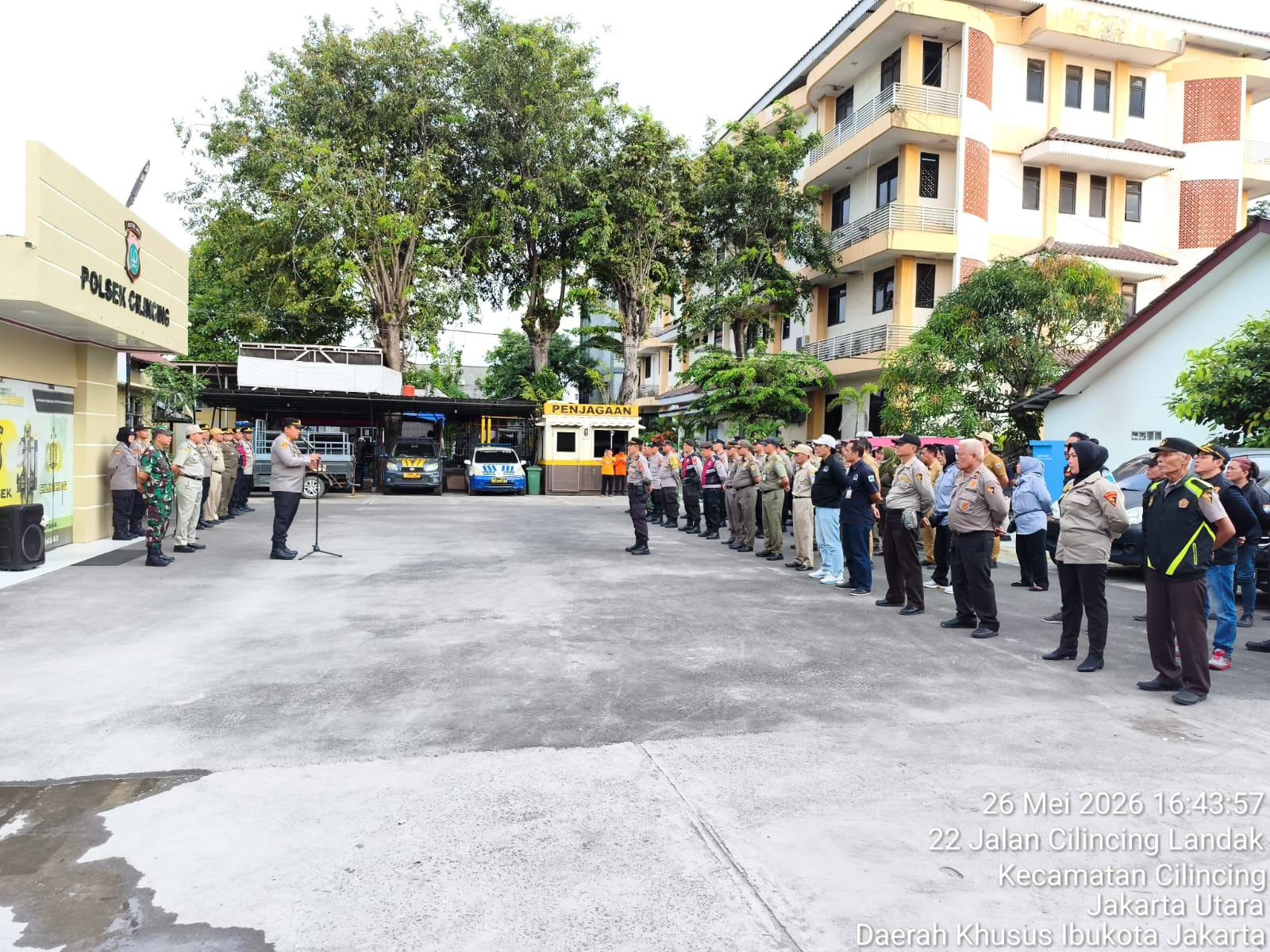 Polsek Cilincing Kerahkan 74 Personel Gabungan Amankan Malam Takbir dan Sholat Idul Adha 1447 H