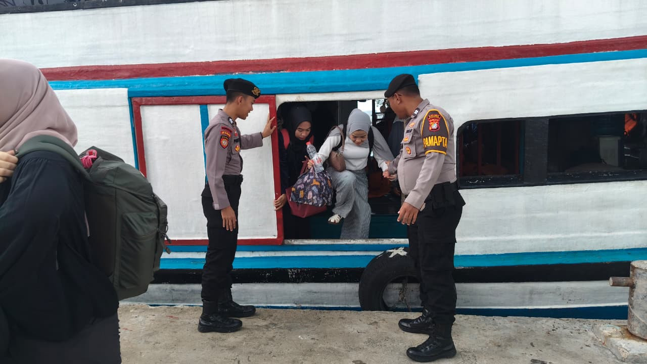 Pengamanan Dermaga Diperketat, Kapolres Kepulauan Seribu Pastikan Wisatawan Aman dan Nyaman Berlibur