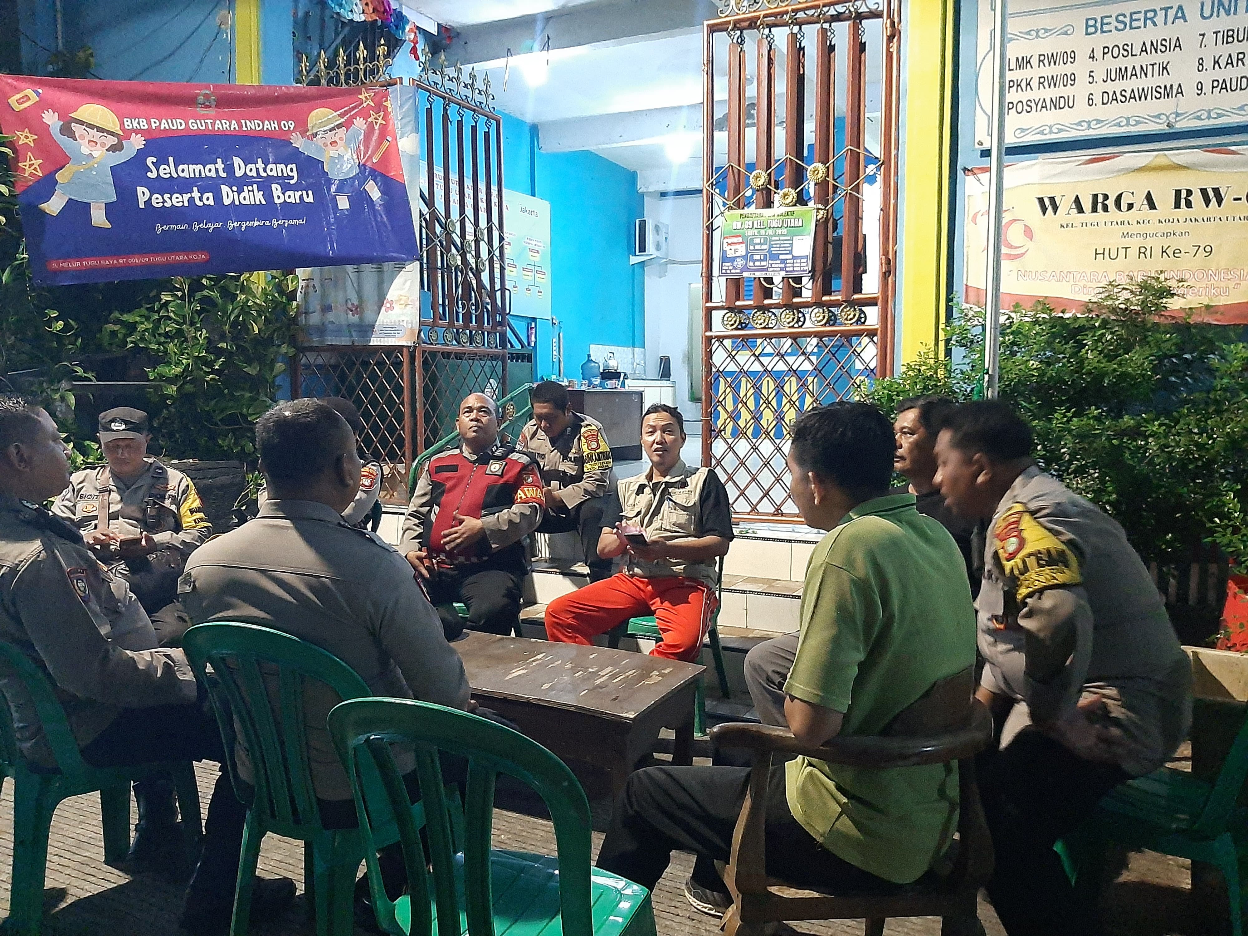 Polsek Koja Sambangi Satkamling RW 09 untuk Perkuat Cooling System dan Keamanan Lingkungan