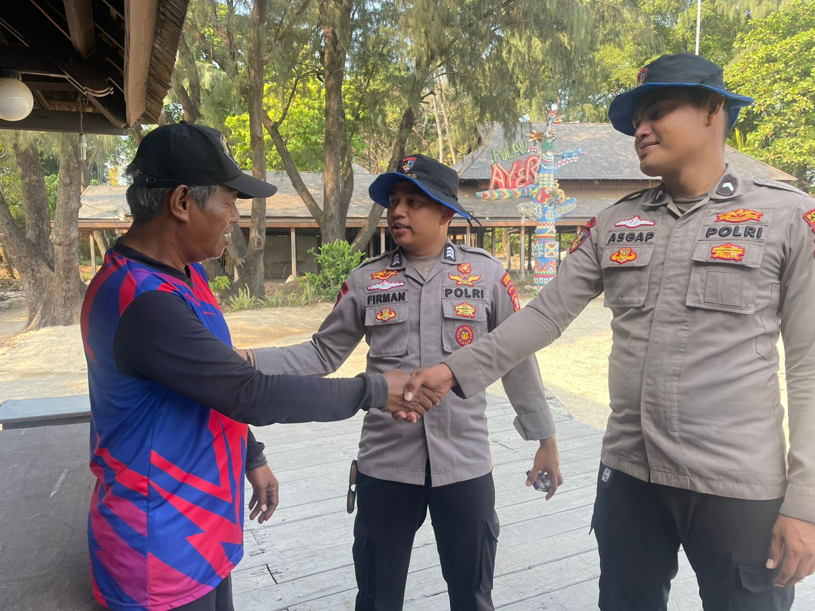 Jaga Jakarta, Satpolairud Polres Kepulauan Seribu Patroli Nelayan dan Sambangi Penjaga Pulau Sosialisasikan Layanan Polisi 110