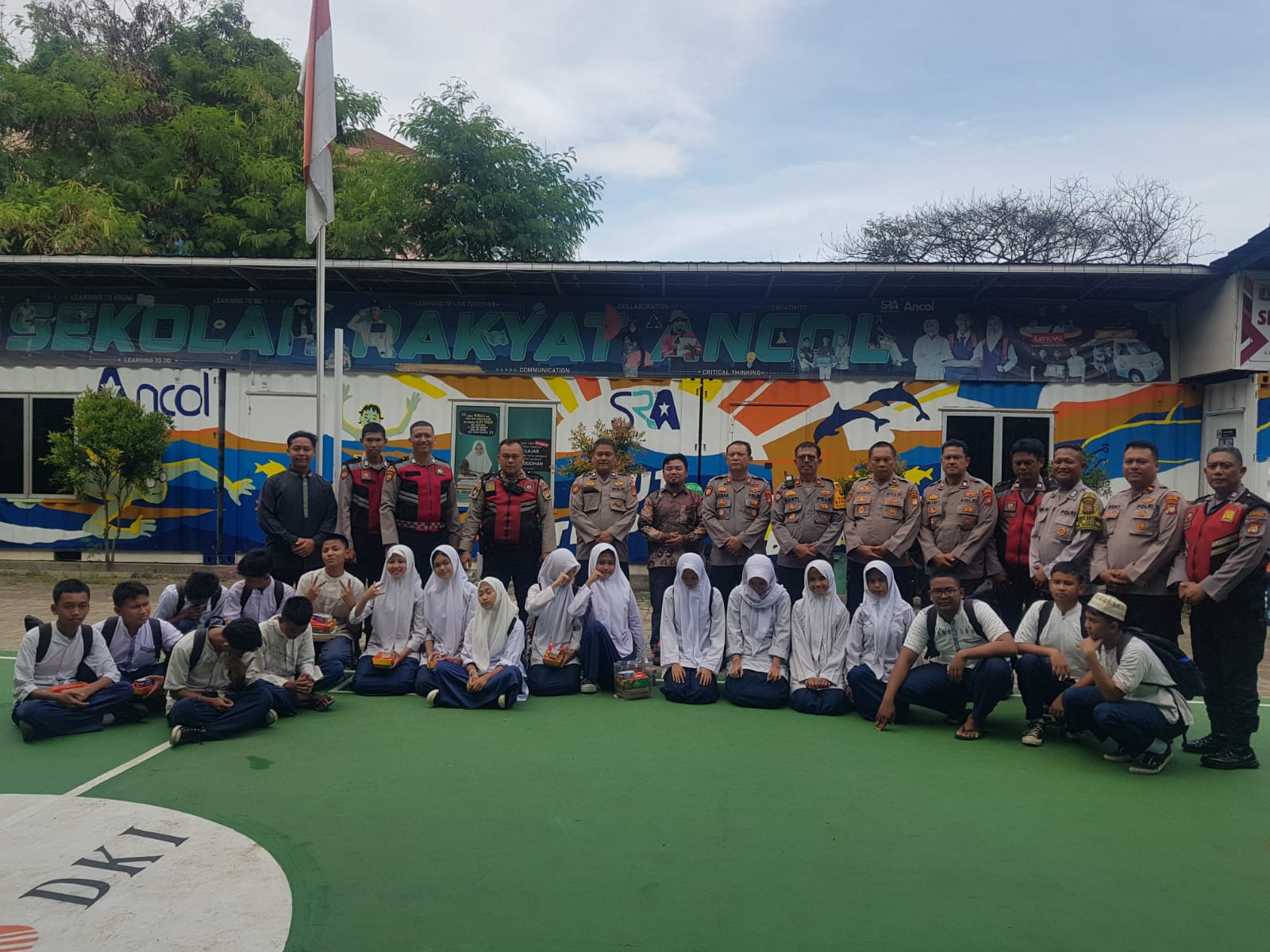 Polsek Pademangan Gelar Program Pemberian Makan Bergizi di Sekolah Rakyat Ancol