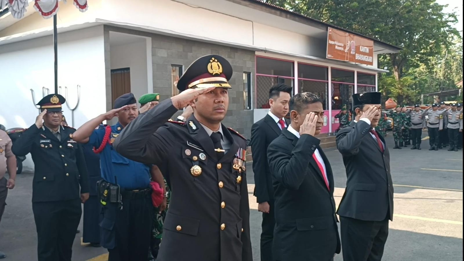 Polsek Kelapa Gading Gelar Upacara HUT RI ke-80, Sinergi TNI-Polri dan Masyarakat Terjalin Erat