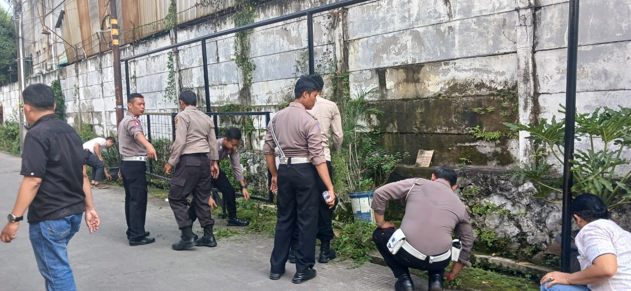 Bakti Religi Polsek Bekasi Barat di Masjid Asy Syuhada Kranji