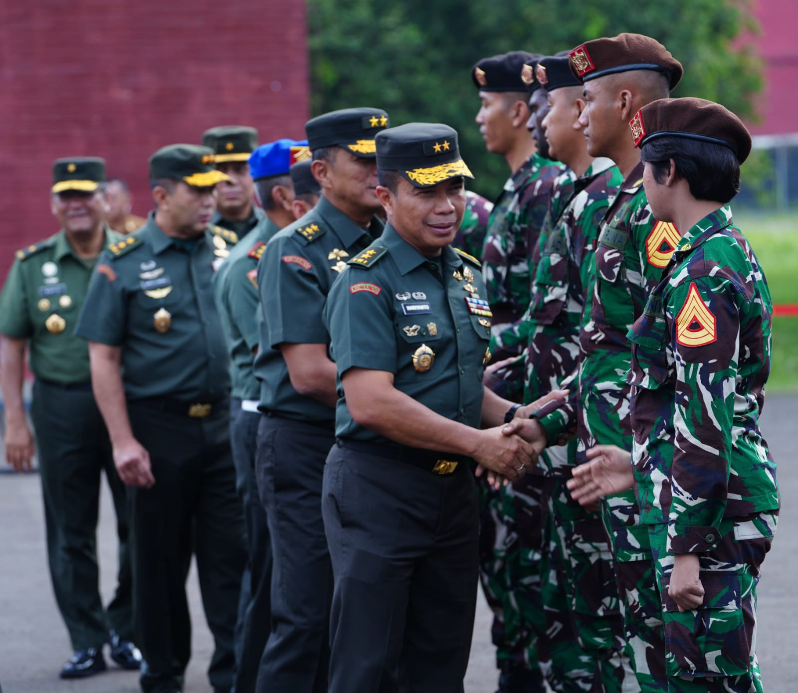 Panglima TNI Dampingi Menhan RI Lepas Keberangkatan Defile TNI AD Ke India