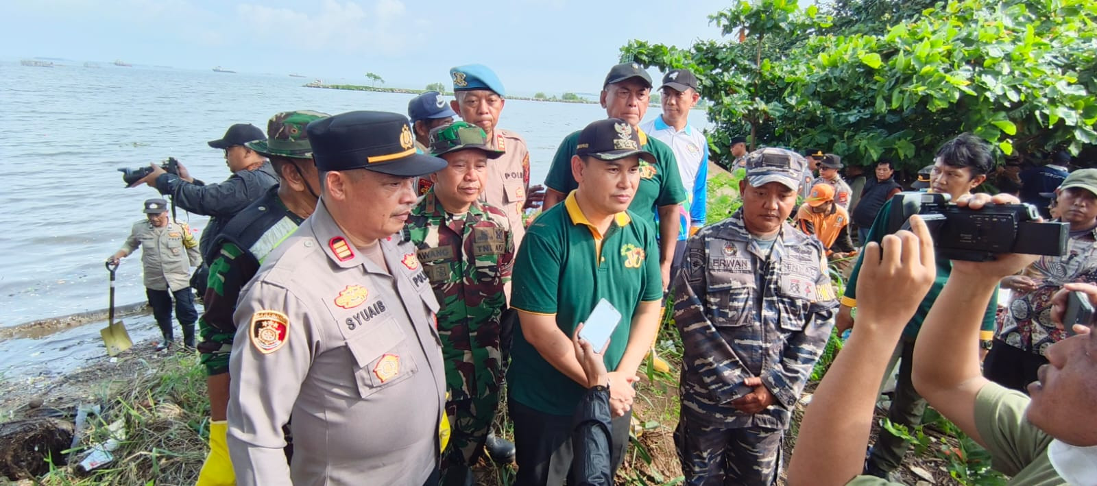 Ratusan Personel Gabungan Bersihkan Pesisir Marunda, Wujud Kolaborasi Jaga Lingkungan Jakarta Utara