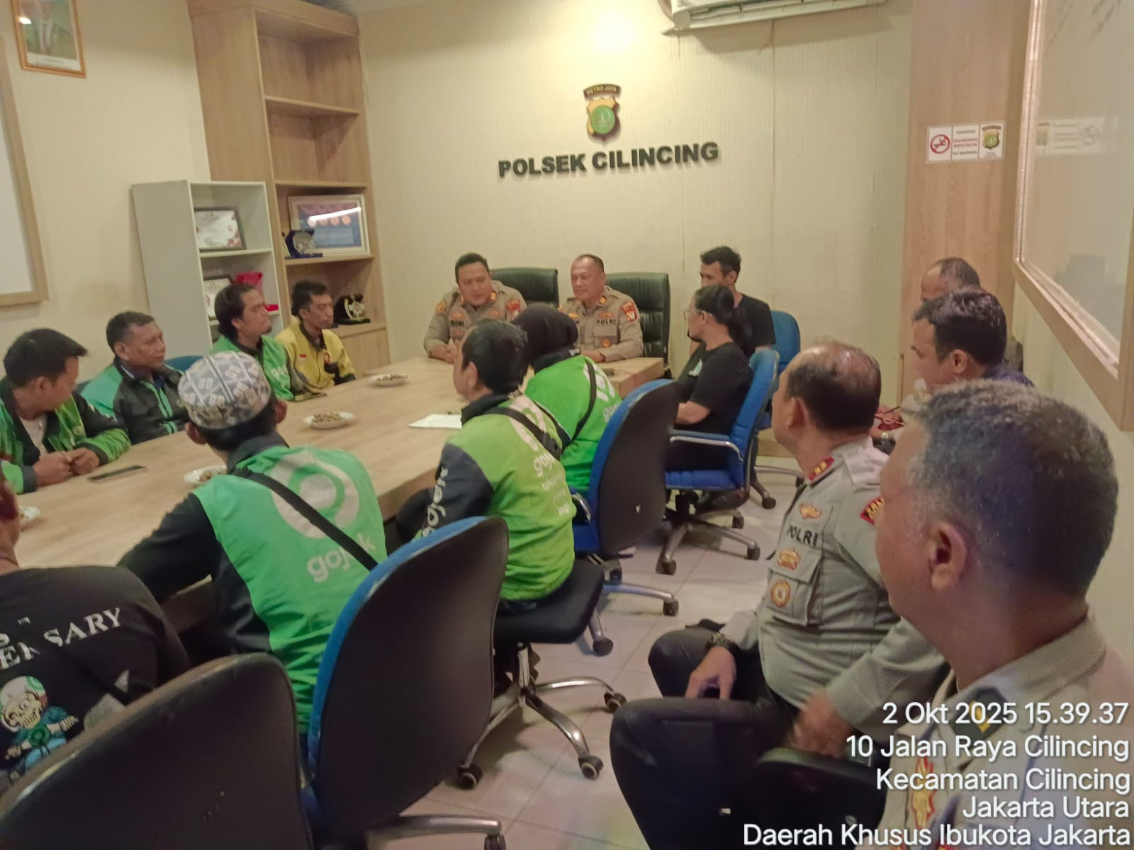 Silaturahmi dan Diskusi Bersama Ojol, Polsek Cilincing Perkuat Sinergi Jaga Kamtibmas