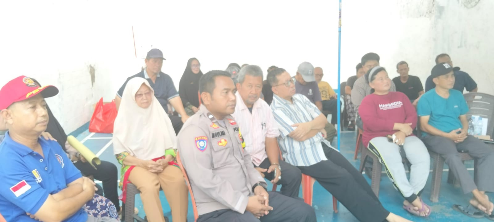 Mediasi Pangkalan Gas, Bhabinkamtibmas Jatiasih Hadiri Musyawarah Warga Jatirasa