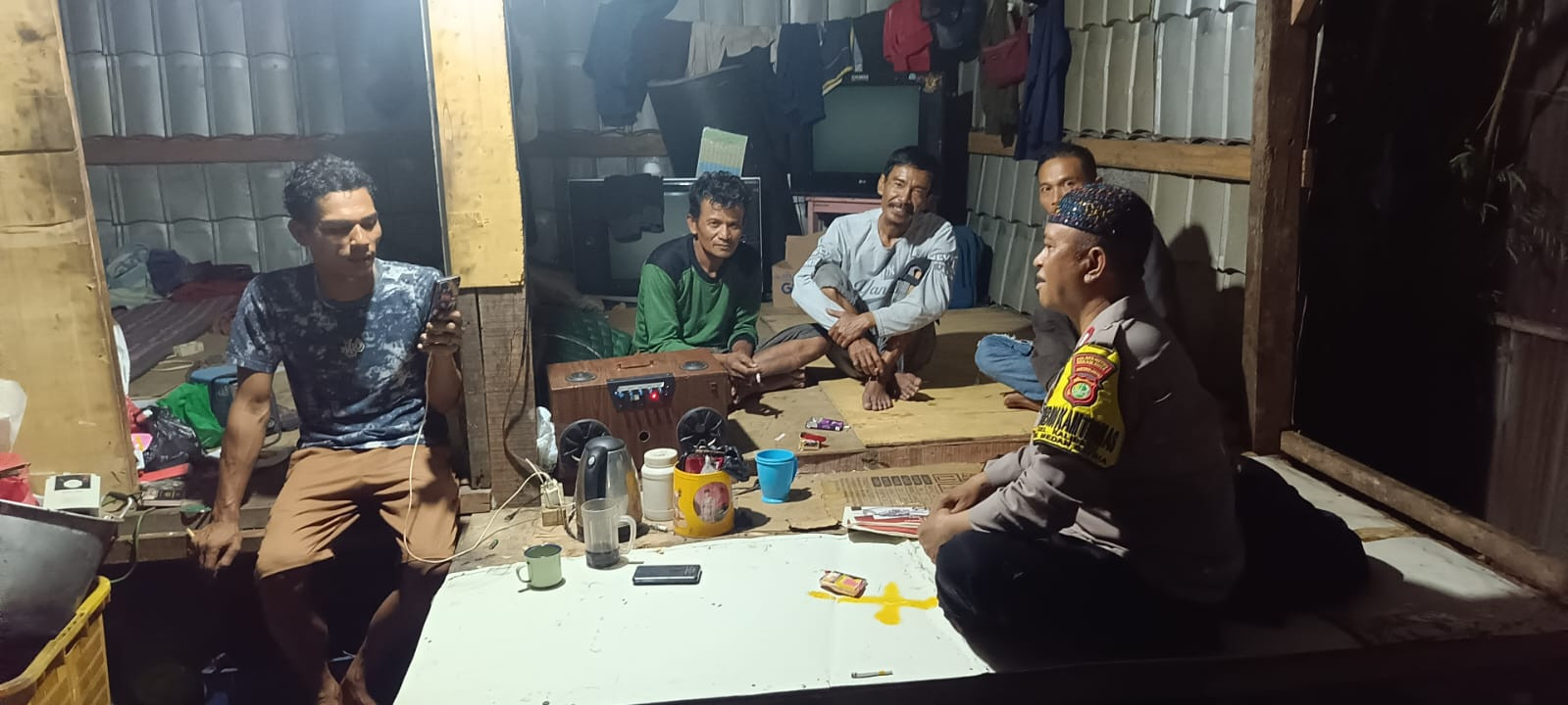 Bhabinkamtibmas Kalibaru Gelar Patroli Malam Untuk Cegah Tawuran dan Kriminalitas