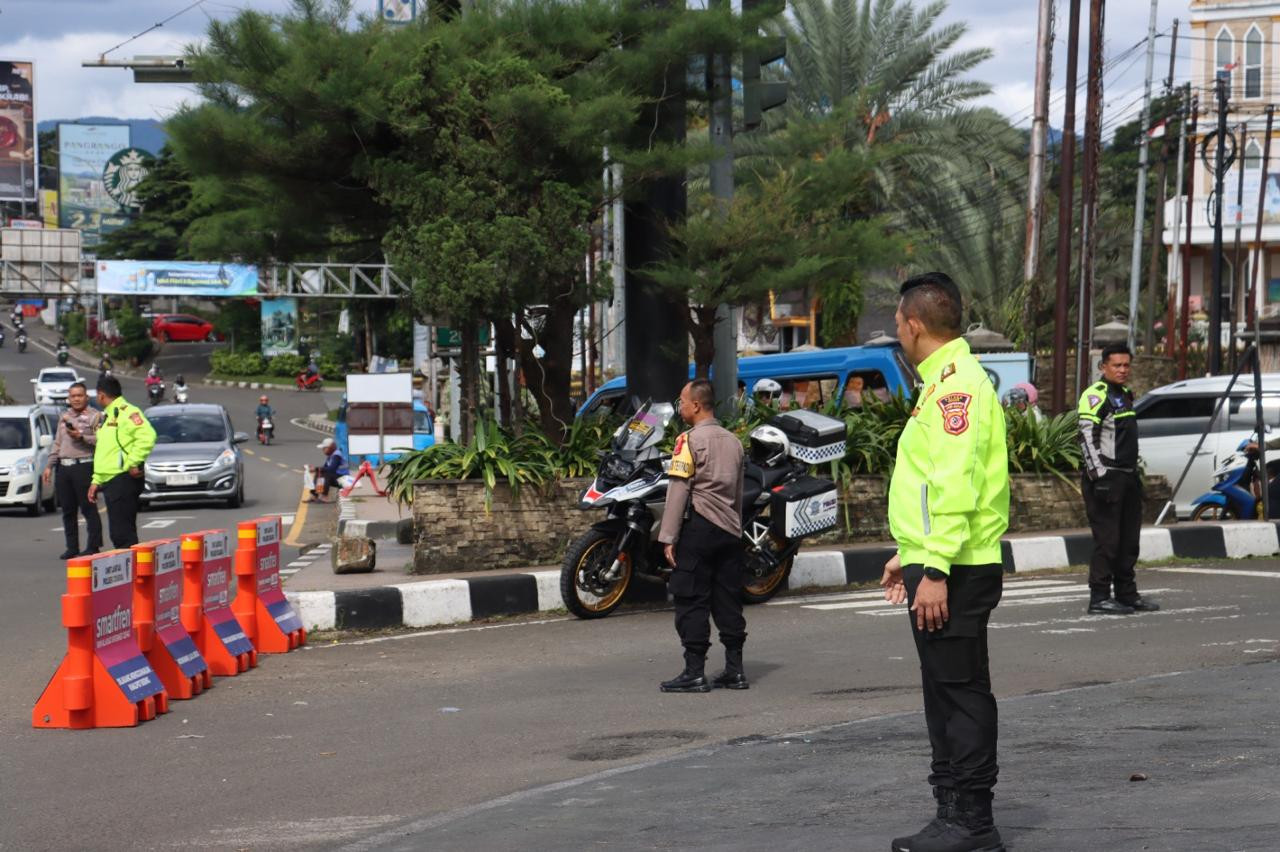 Kapolres Bogor AKBP Rio Wahyu Anggoro Kembali Tinjau Arus Lalu Lintas di Pos Gadog, Puncak