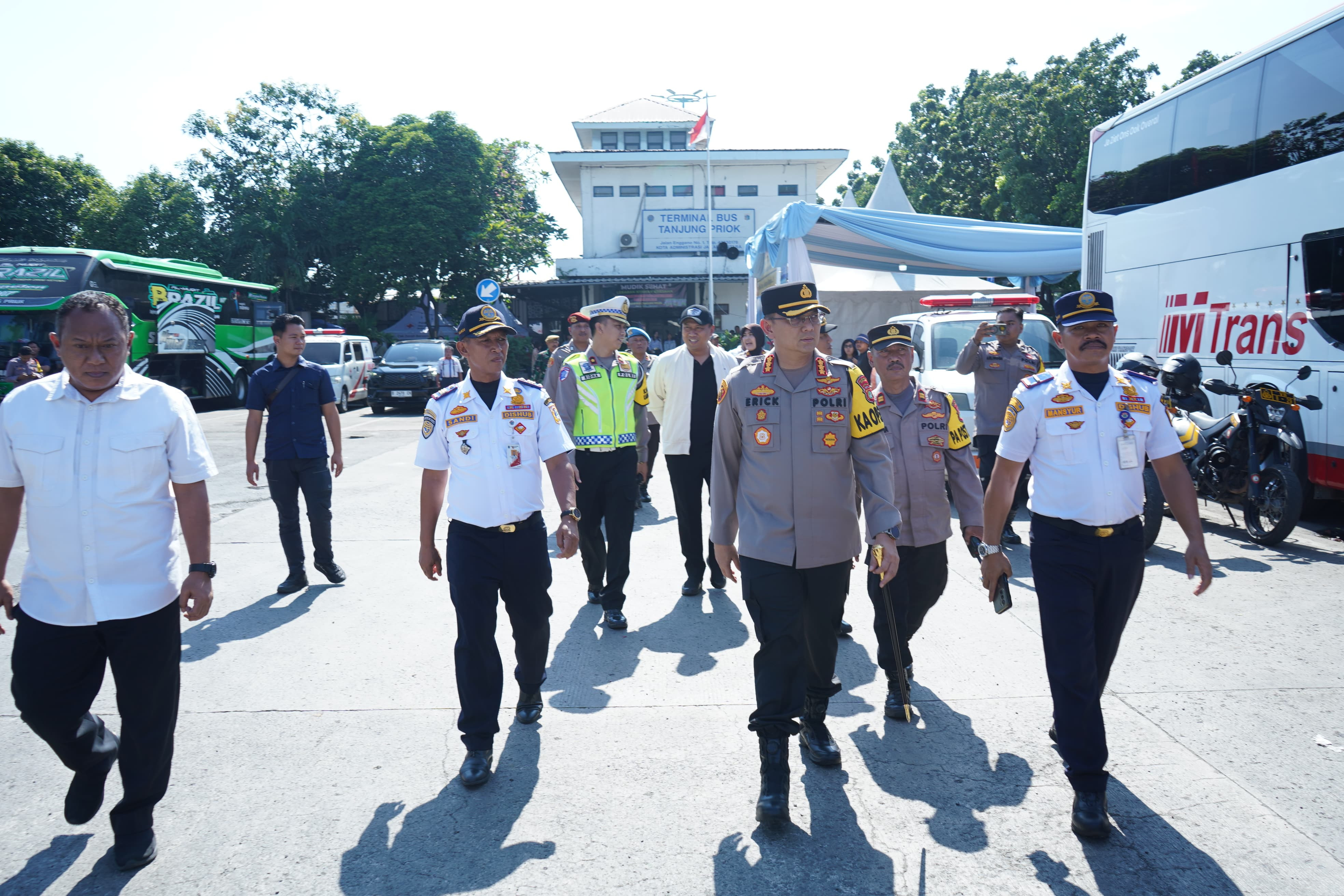 Kapolres Metro Jakarta Utara Cek Pos Terpadu Terminal Bus Tanjung Priok dalam Operasi Ketupat Jaya 2026
