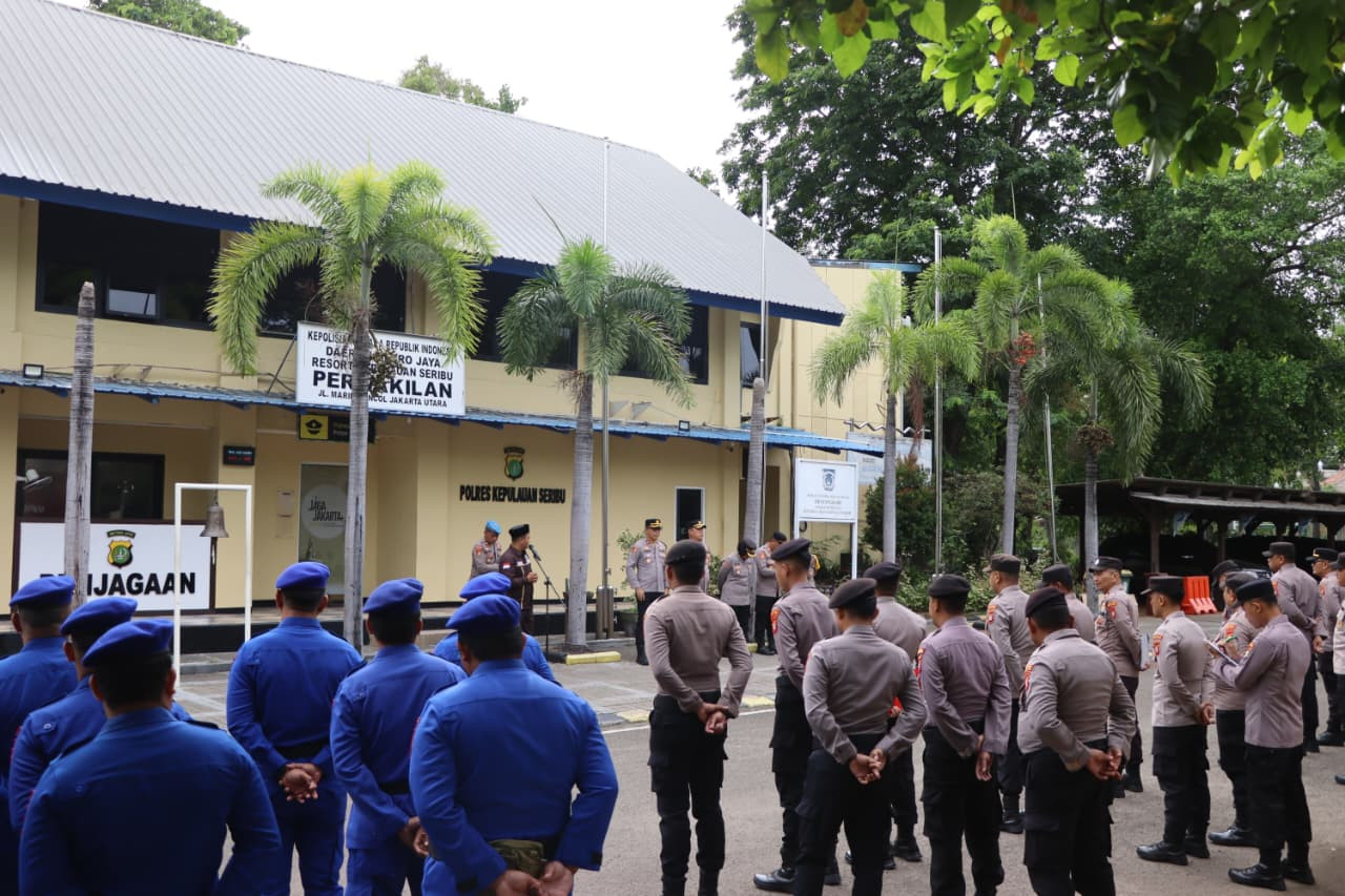 Anggota Polres Kepulauan Seribu Dapat Siraman Rohani dari Ustaz Helga Arfian, Kapolres: Iman Kuat, Kinerja Hebat!