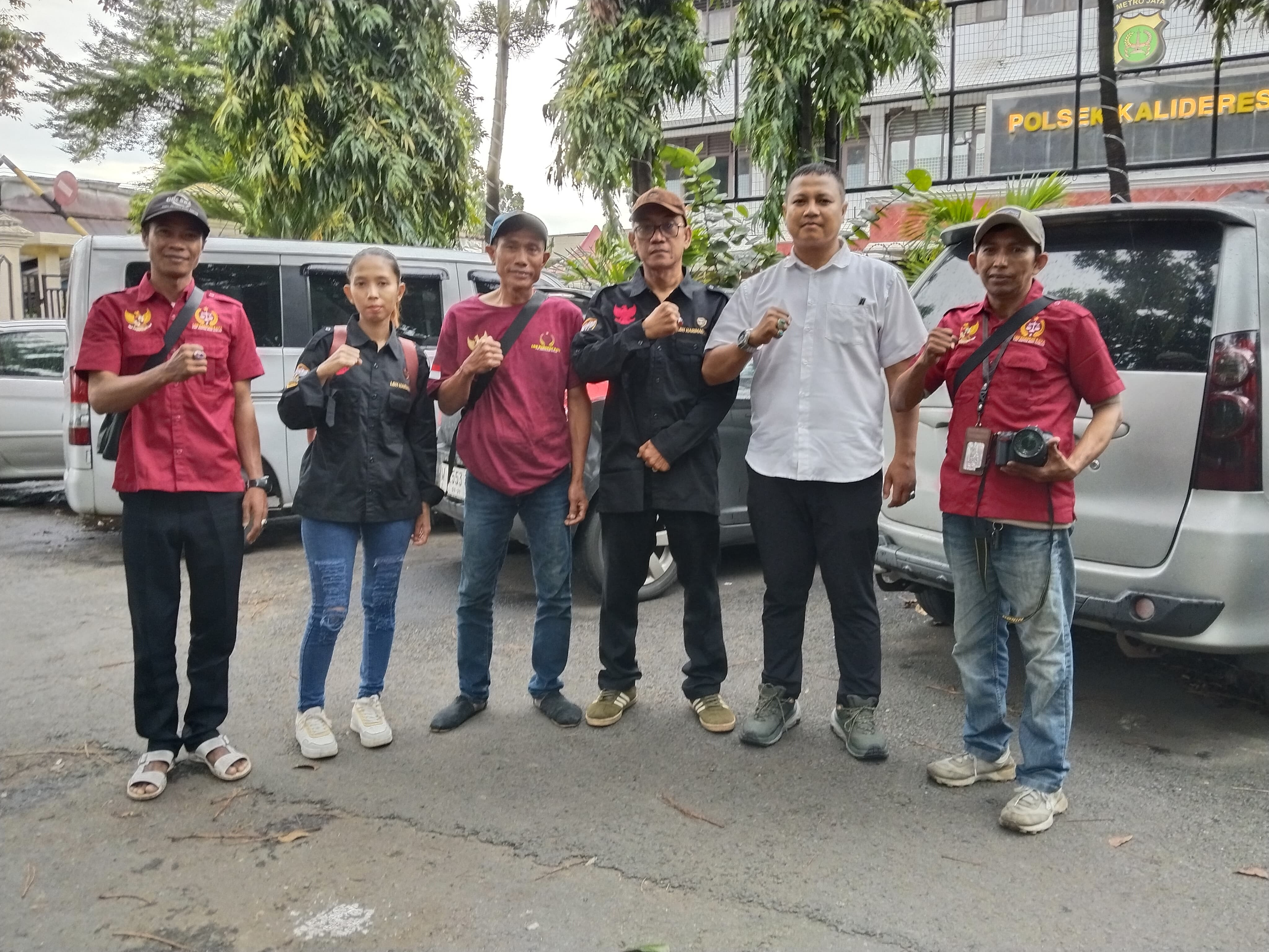 LBH Harimau Raya Gelar Bakti Sosial Ramadhan di Depan Polsek Kalideres