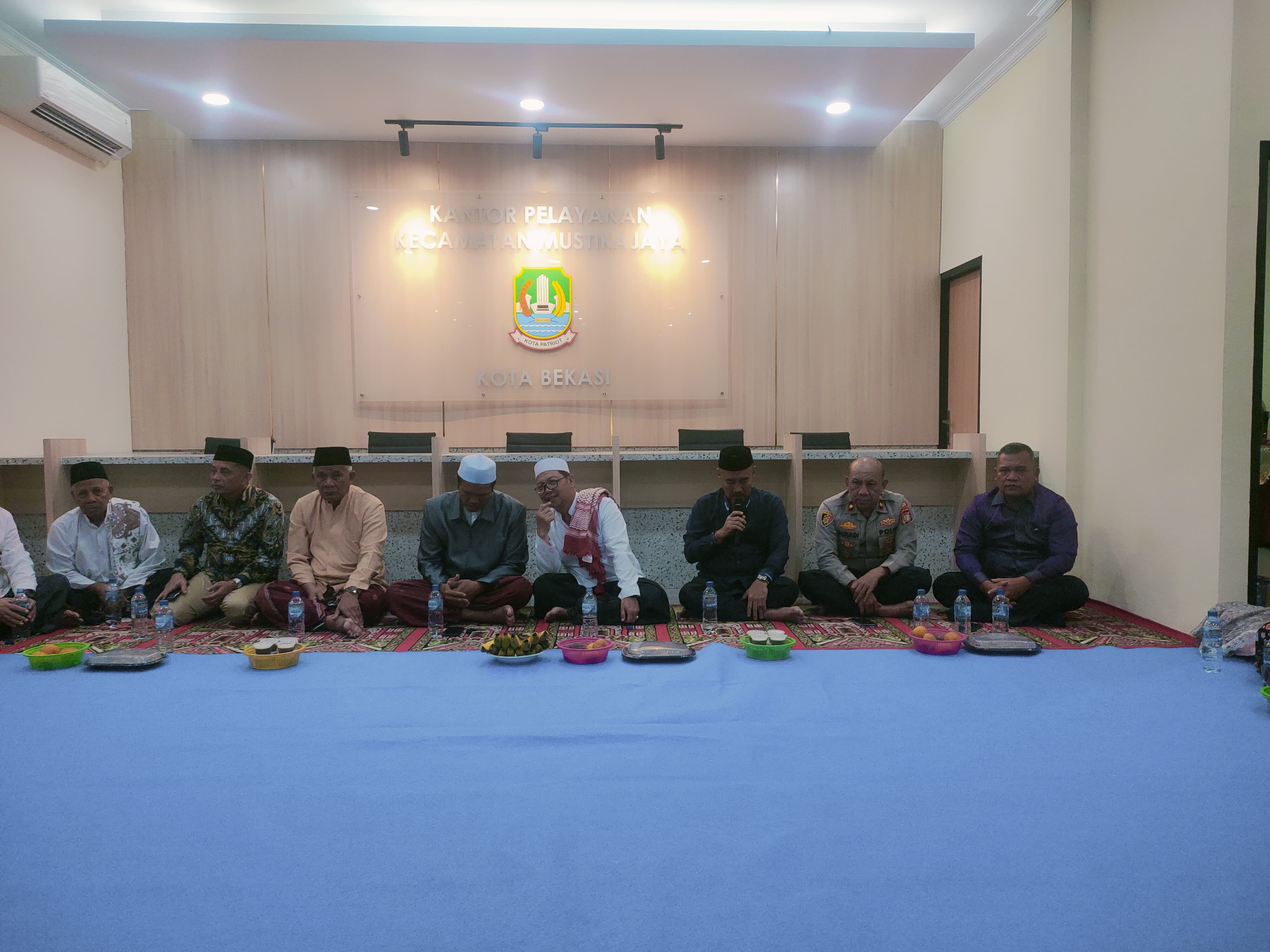 KAPOLSEK BANTAR GEBANG HADIRI TASYAKURAN KANTOR BARU KECAMATAN MUSTIKA JAYA BERSAMA 3 PILAR