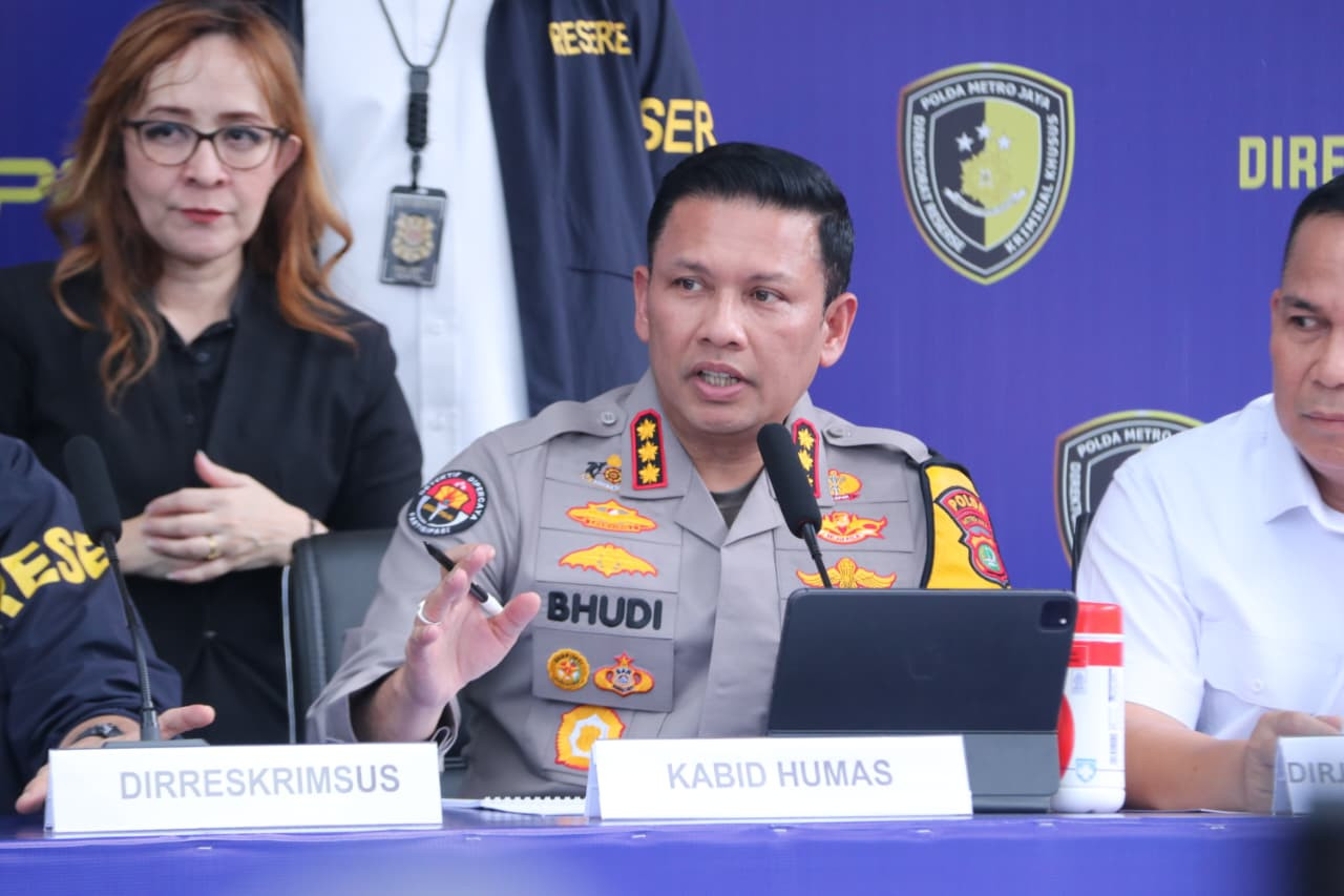 Polda Metro Jaya Bongkar Penyelundupan 439 Ballpress Pakaian Bekas Impor