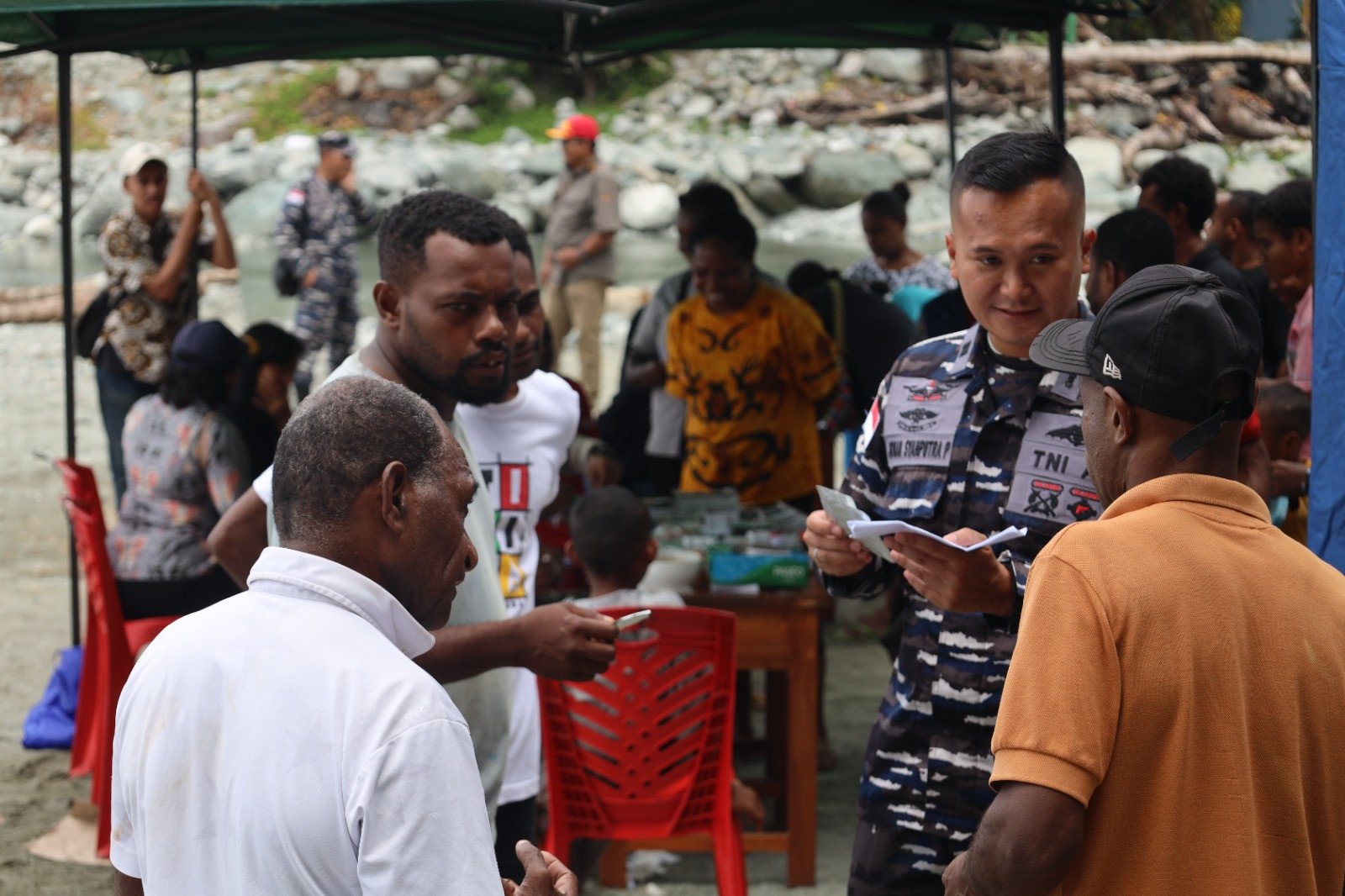 Sentuhan Kemanusiaan Diujung Negeri, Kodaeral X Bersama Kemensos Gelar Bhakti Kesehatan Gratis di Kampung Yongsu Spari