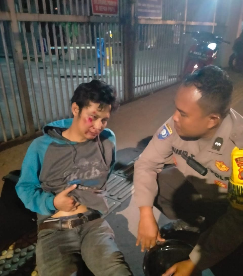 Sigap Bantu Korban Kecelakaan, Polsek Pademangan Dapat Apresiasi Warga
