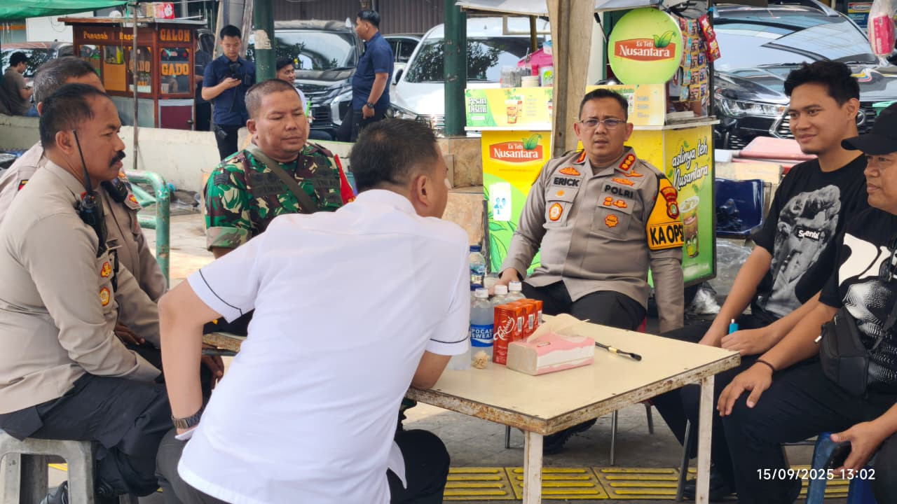 Kapolres Metro Jakarta Utara Tinjau Lokasi Penyekatan Massa di Perbatasan Pademangan – Jakarta Pusat