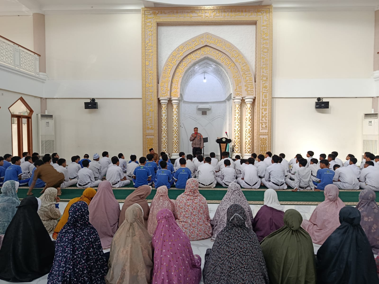 Polsek Medan Satria Laksanakan Penyuluhan dan Sambang Sekolah di SMP Taman Harapan