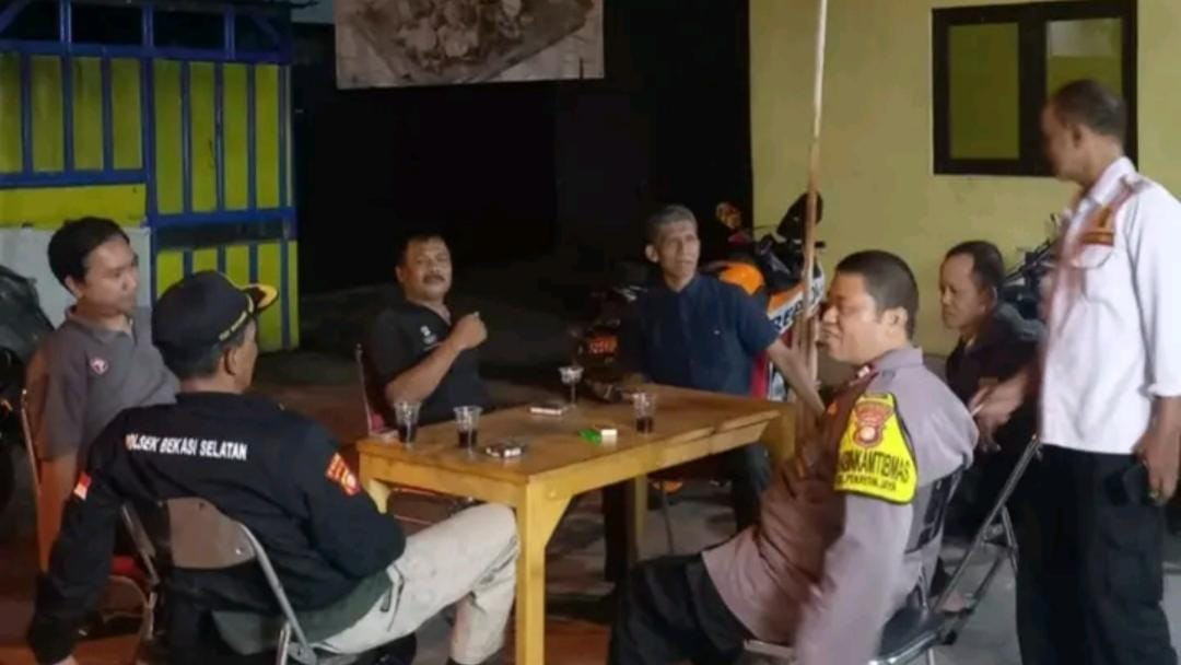 Tingkatkan Pengawasan Lingkungan Lewat Sinergi Bhabinkamtibmas Bersama Pokdarkamtibmas