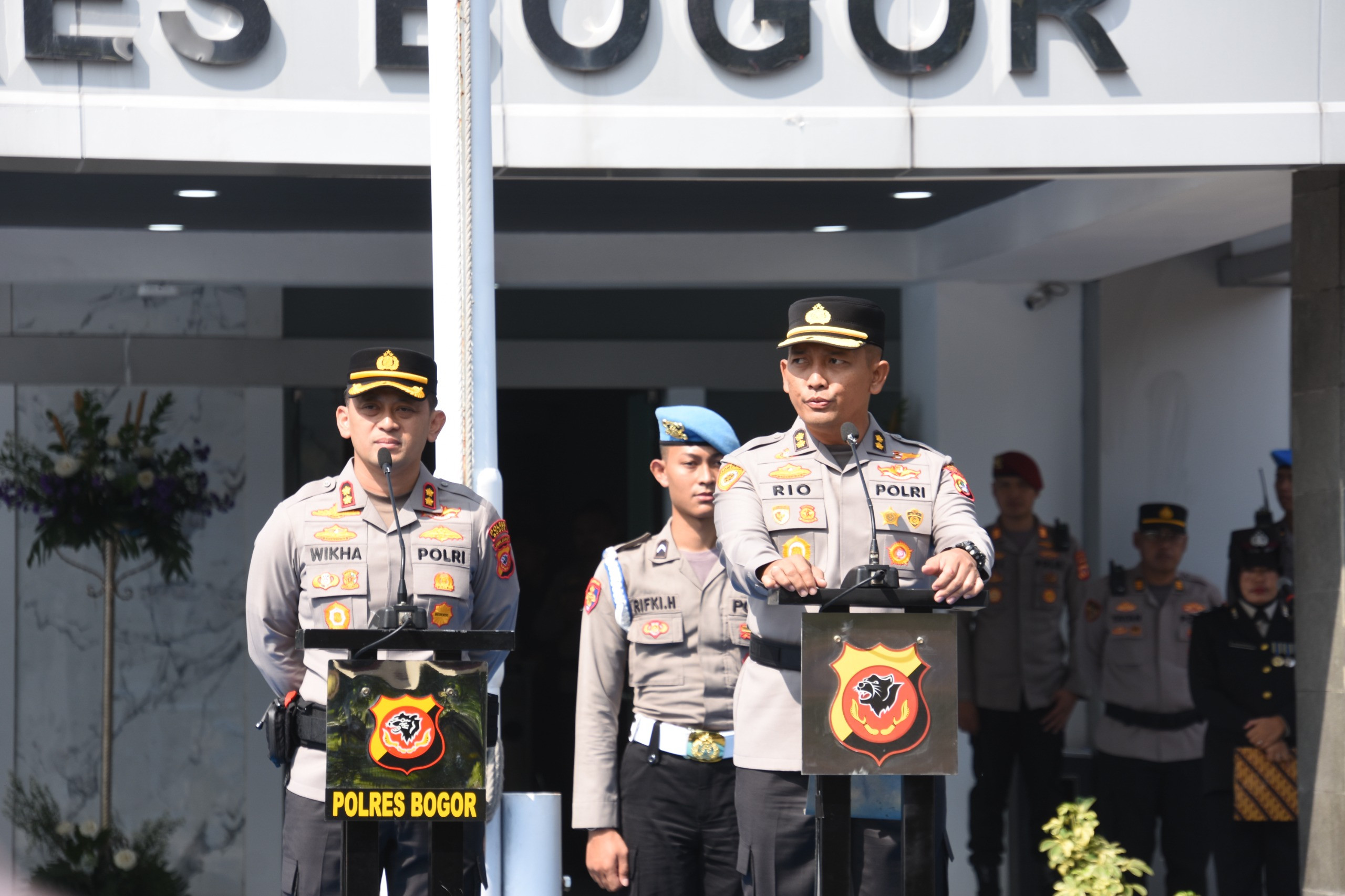 Polres Bogor Gelar Farewell Parade untuk AKBP Rio Wahyu Anggoro