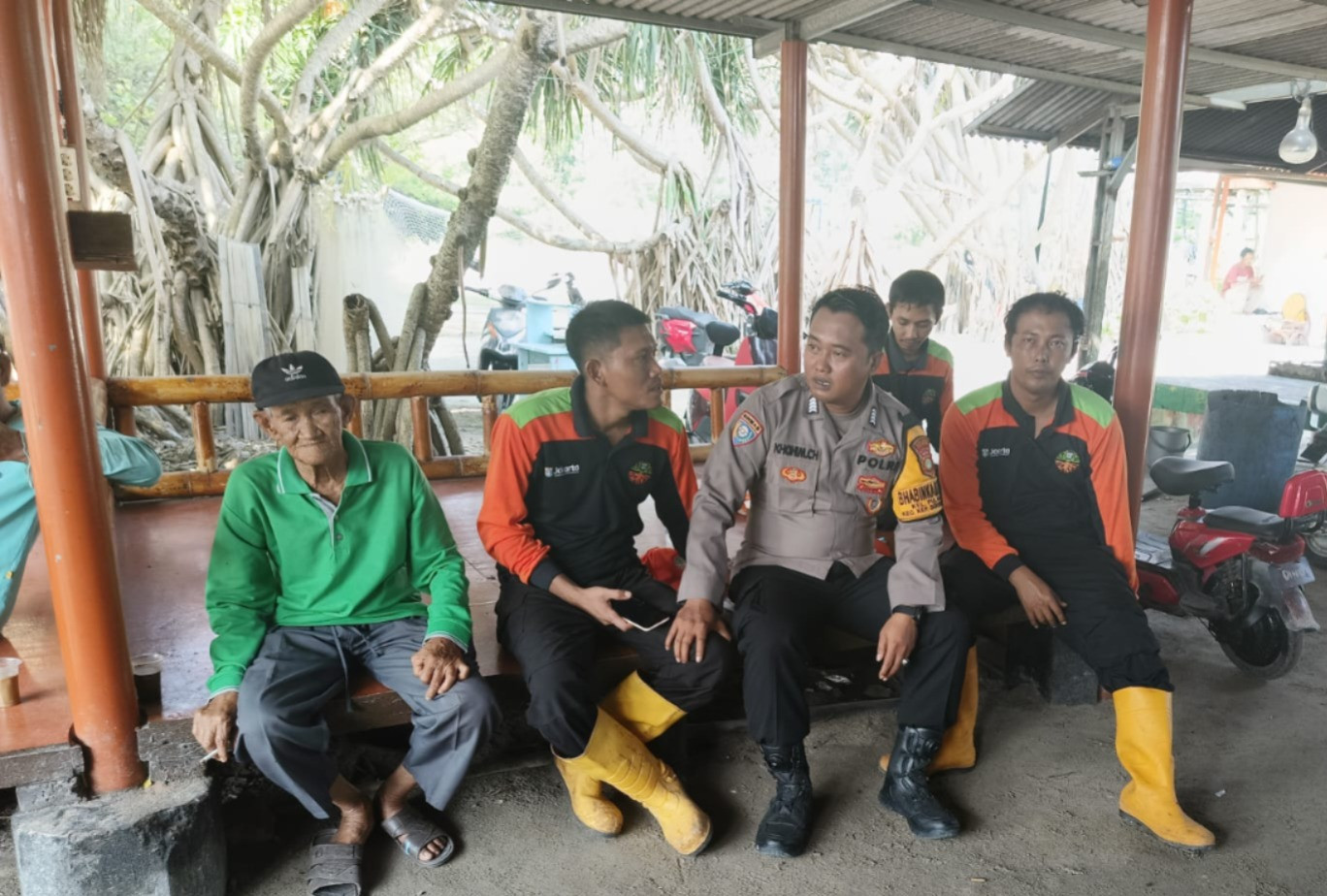 Bripka Khoim Chovivi Sambangi Tokoh Masyarakat, Ajak Jaga Kamtibmas dan Tolak Judi Online di Pulau Pari