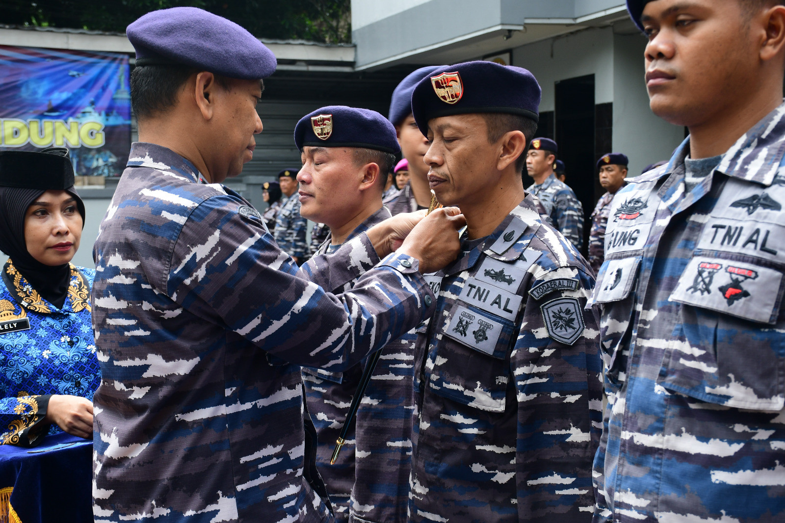 Komandan Lanal Bandung Pimpin Upacara Kenaikan Pangkat Perwira, Bintara, dan Tamtama Lanal Bandung