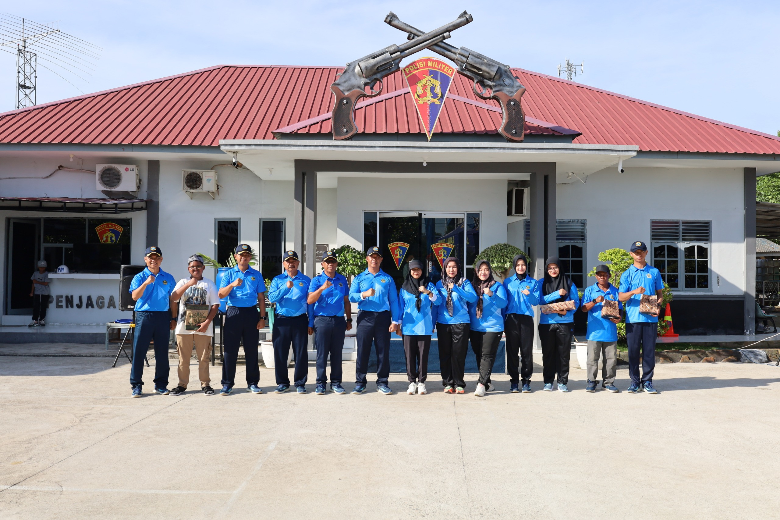Jaga Kesehatan dan Kebugaran Fisik, Danlanal Dumai Laksanakan Olahraga Bersama Keluarga Besar Denpomal Lanal Dumai