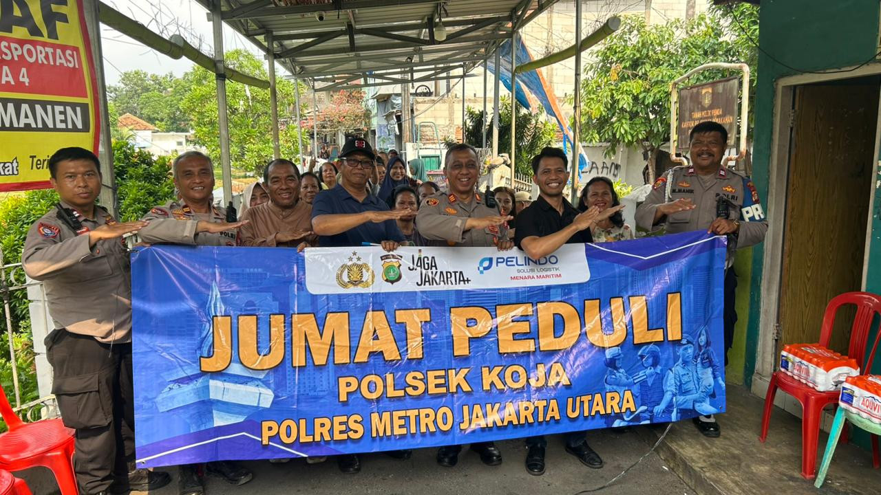 Polsek Koja Gelar Bakti Sosial Jumat Peduli, Salurkan Bantuan Sembako Untuk Warga Rawa Badak Selatan