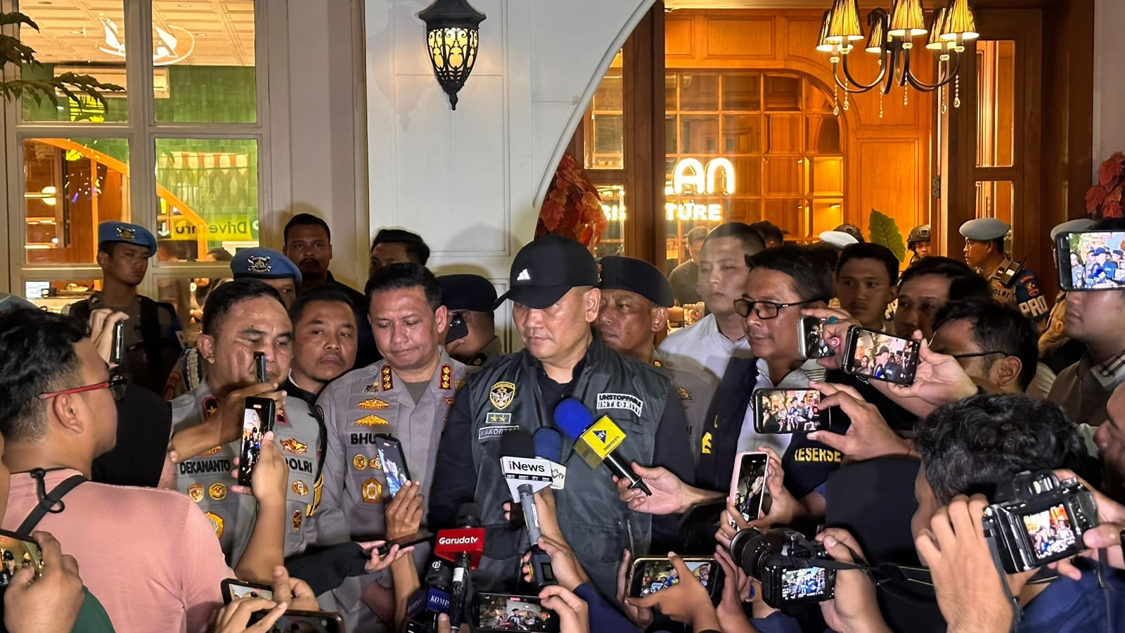 Polisi Temukan Brankas Berisi Valas Saat Geledah Kafe di Cipete