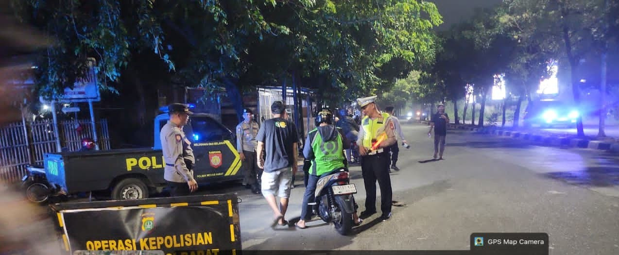 Jaga Jakarta On The Spot: Kapolsek Bekasi Barat Pimpin Patroli Gabungan dan Razia Stasioner