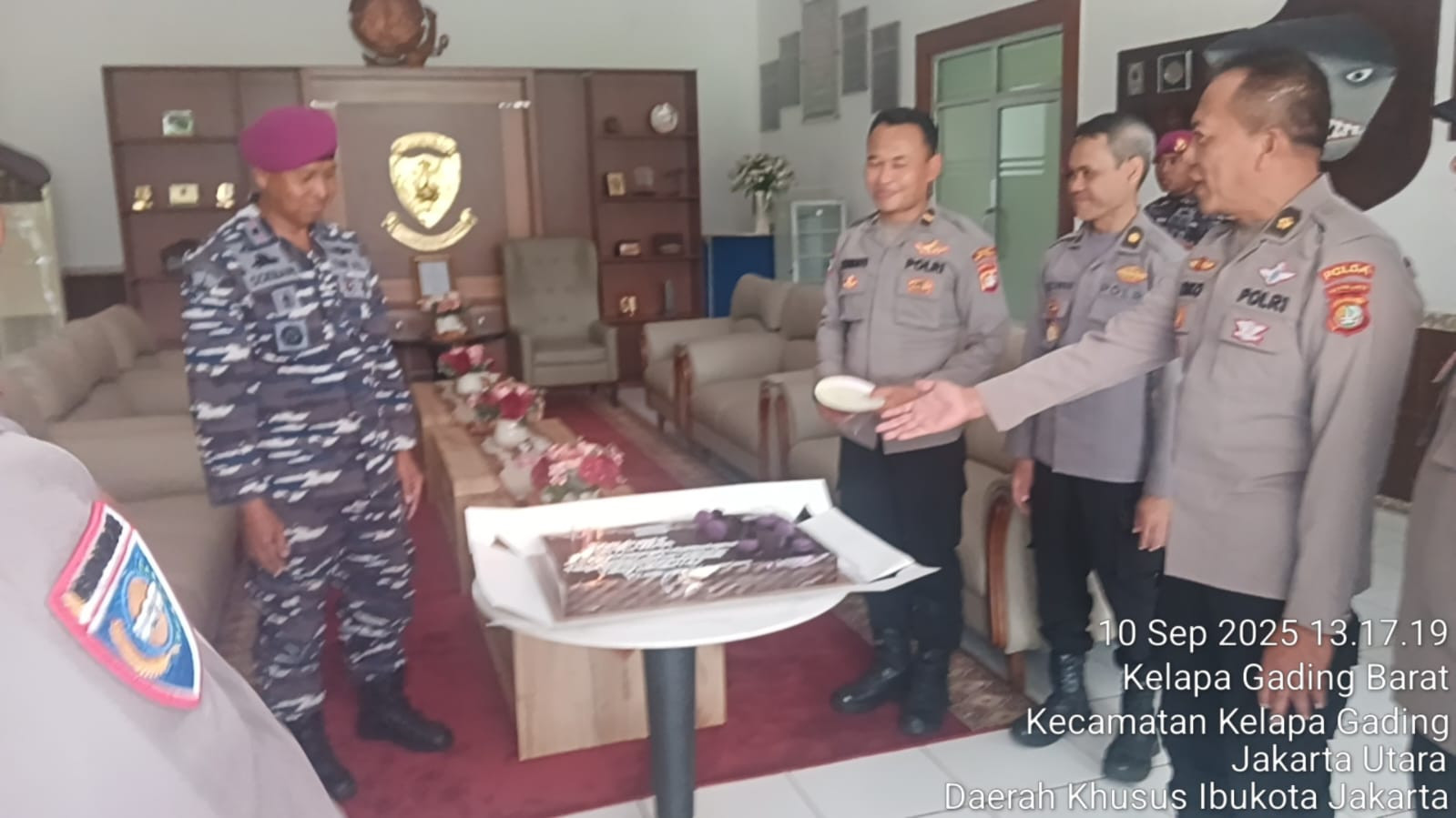 PJU Polres Metro Jakarta Utara Sambangi Yon Marharlan III, Ucapkan Selamat HUT TNI AL ke-80